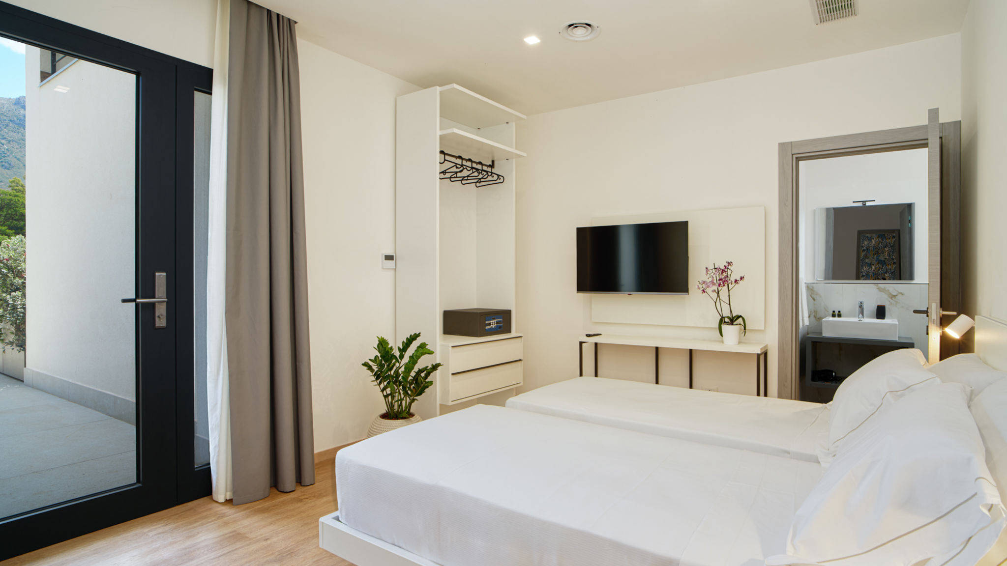 Italianway Terrasini Ella Suites Apartments