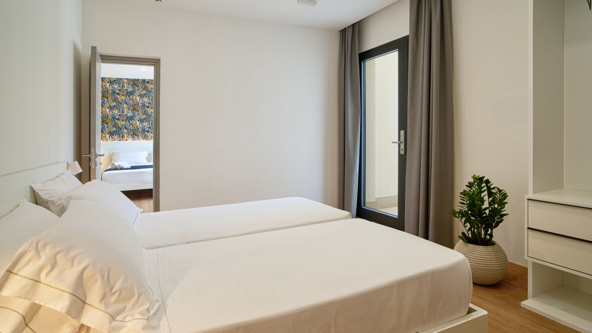 Italianway Terrasini Ella Suites Apartments