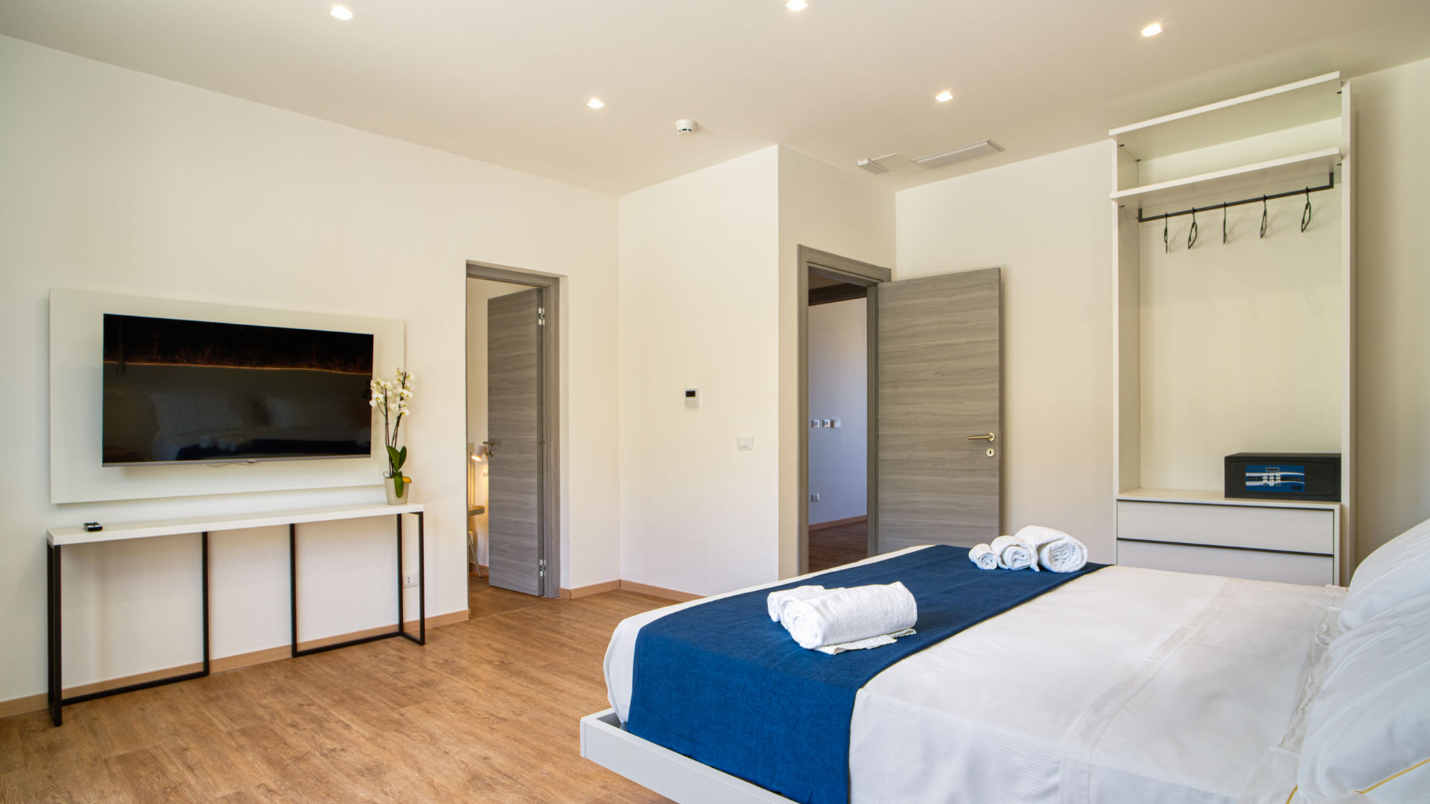 Italianway Terrasini Ella Suites Apartments