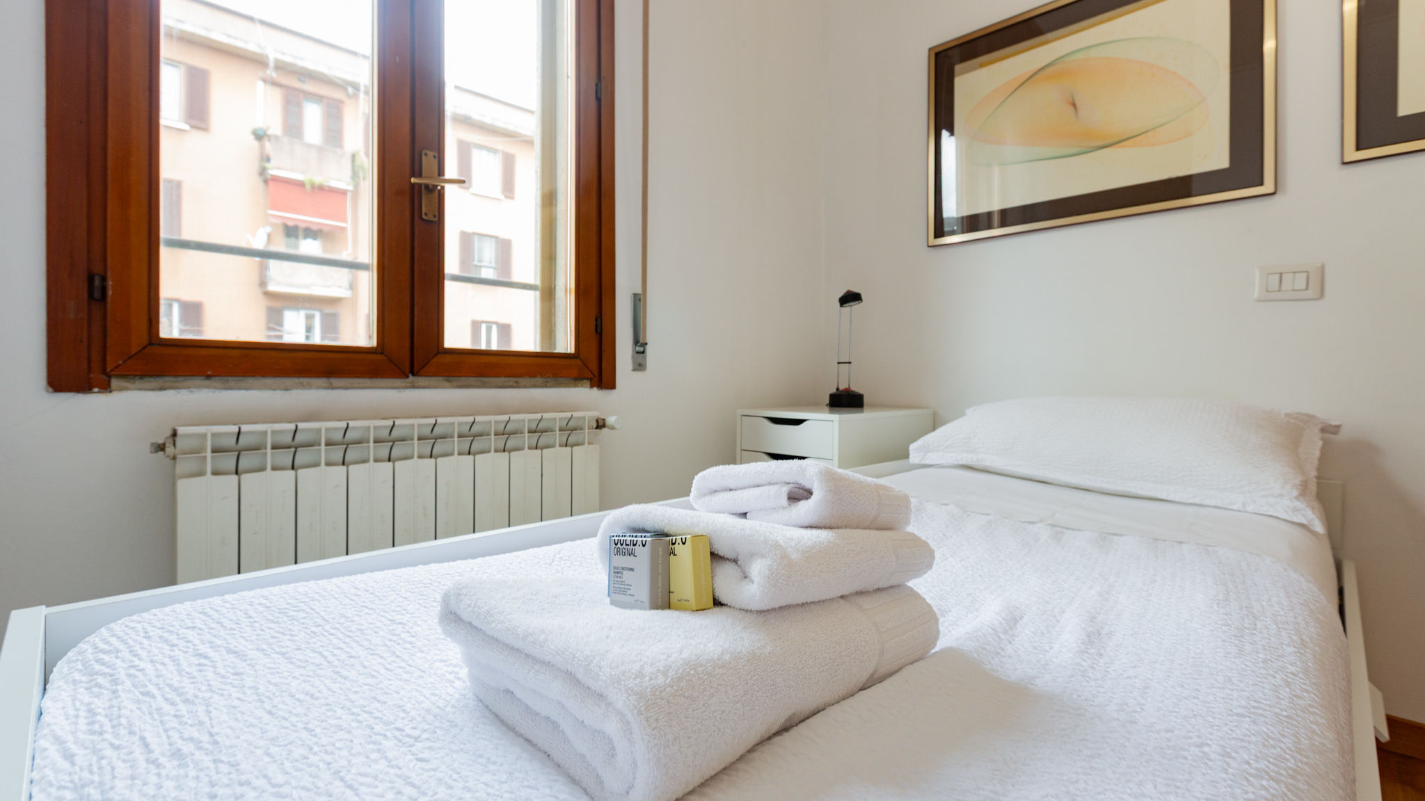 Italianway Milano INGEGNOLI1 Bright top floor apartment