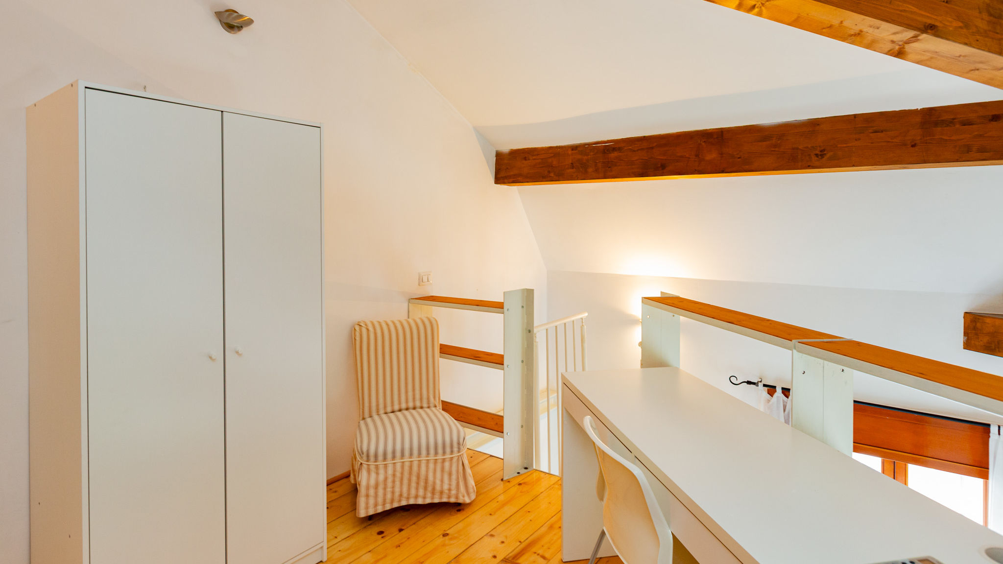 Italianway Milano INGEGNOLI1 Bright top floor apartment