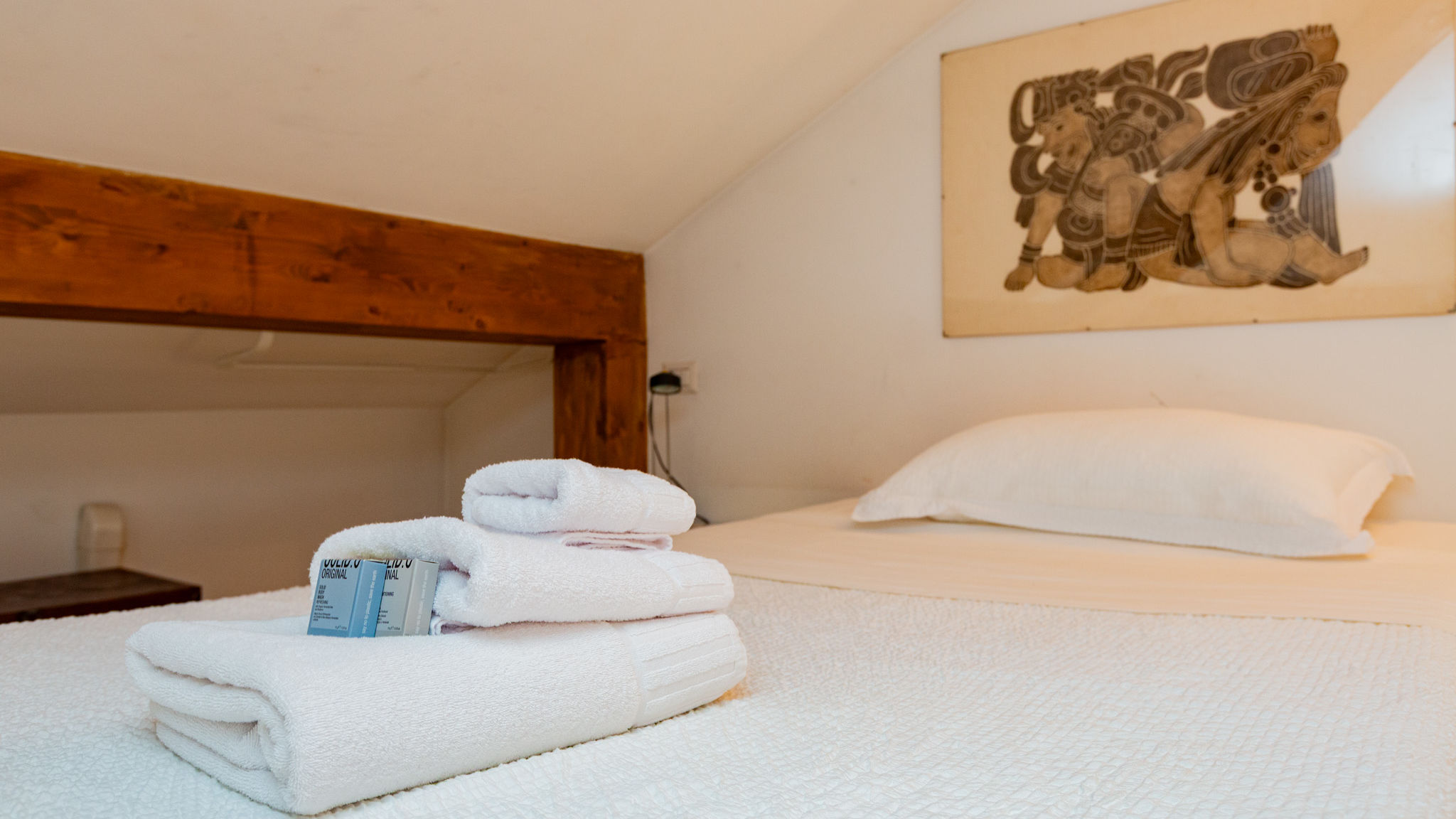 Italianway Milano INGEGNOLI1 Bright top floor apartment