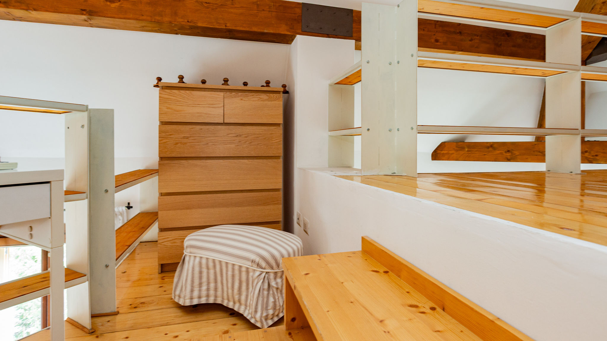 Italianway Milano INGEGNOLI1 Bright top floor apartment