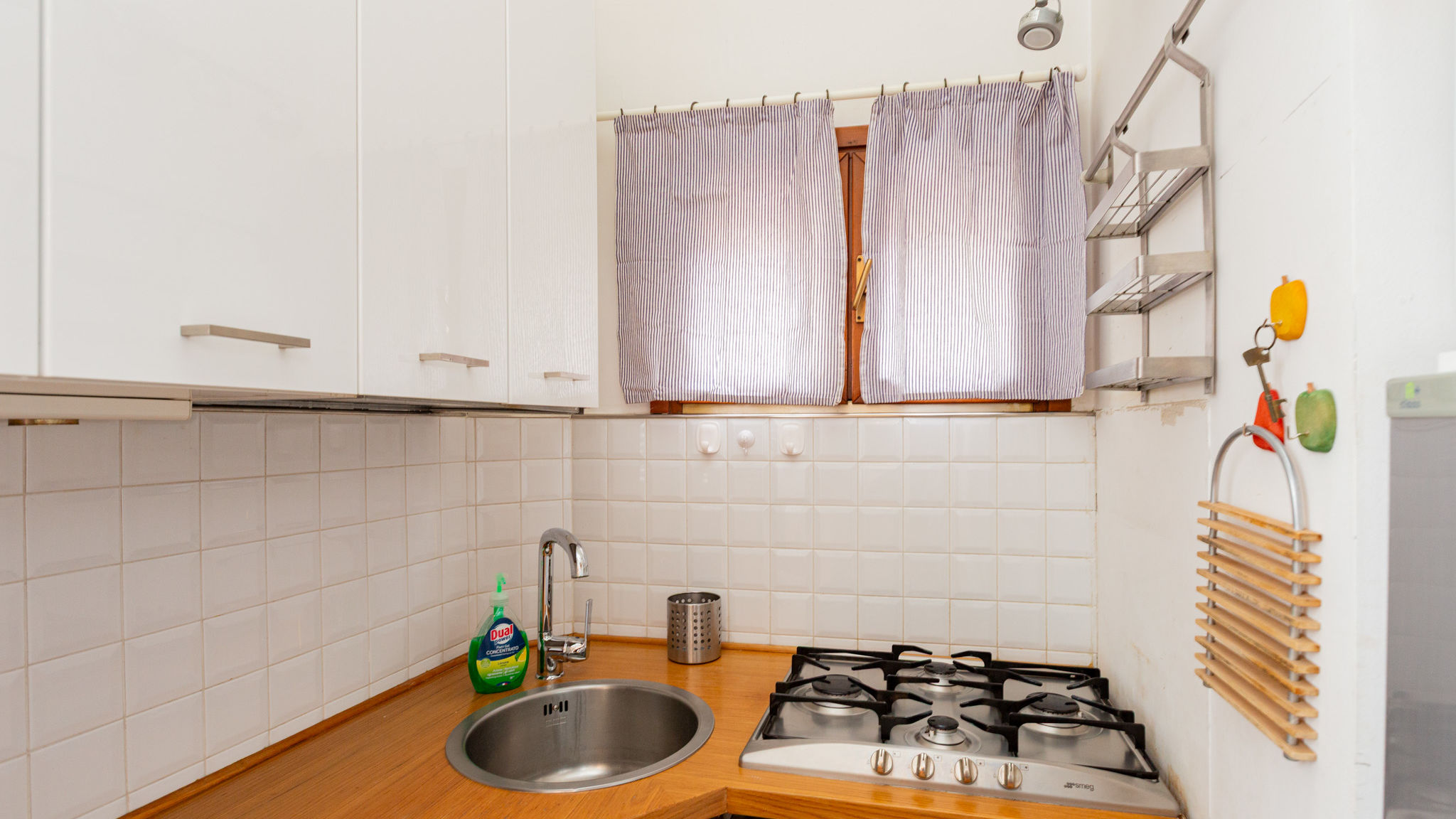 Italianway Milano INGEGNOLI1 Bright top floor apartment