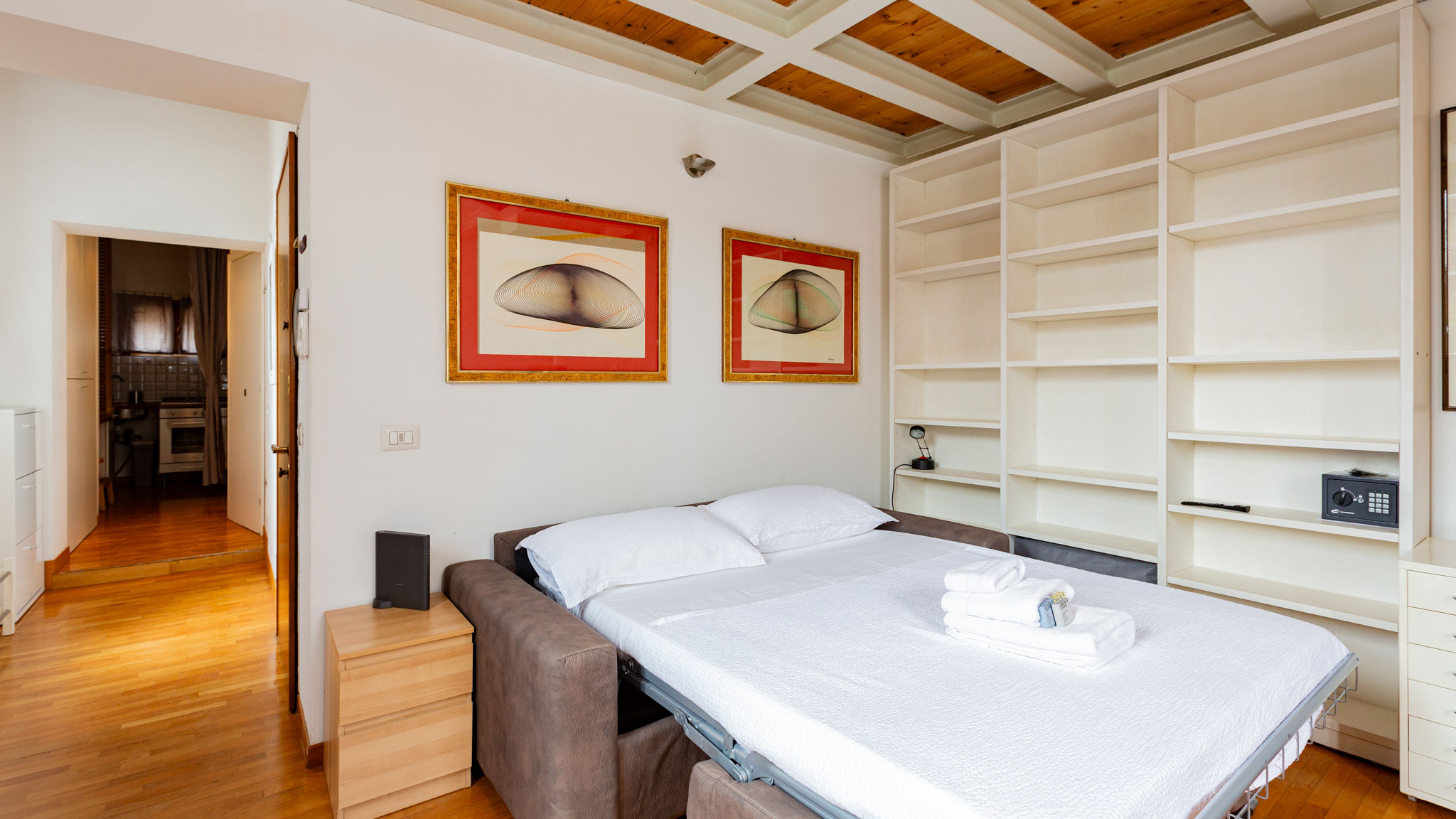 Italianway Milano INGEGNOLI1 Bright top floor apartment