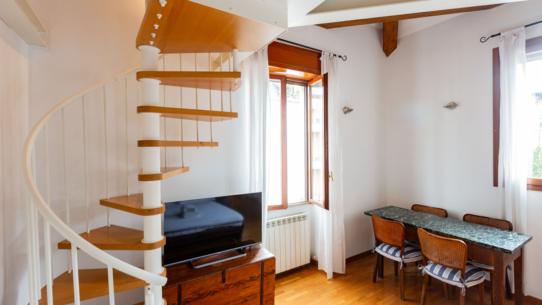 Italianway Milano INGEGNOLI1 Bright top floor apartment