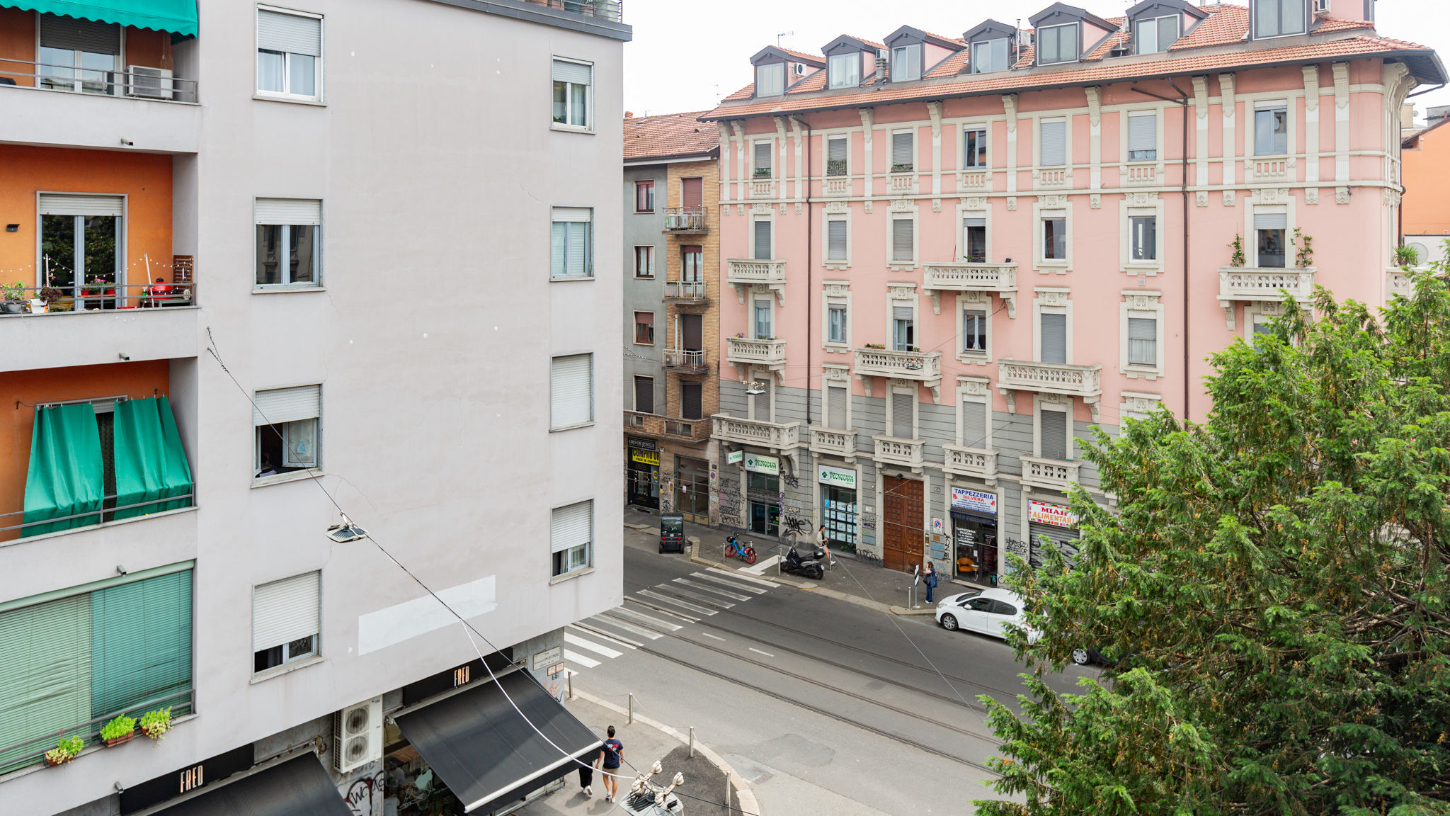 Italianway Milano INGEGNOLI1 Bright top floor apartment