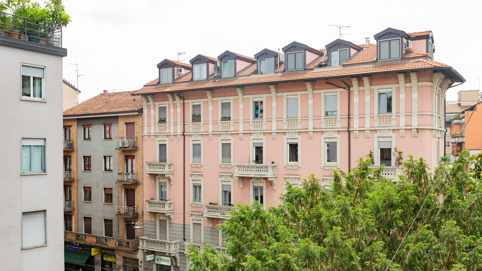 Italianway Milano INGEGNOLI1 Bright top floor apartment