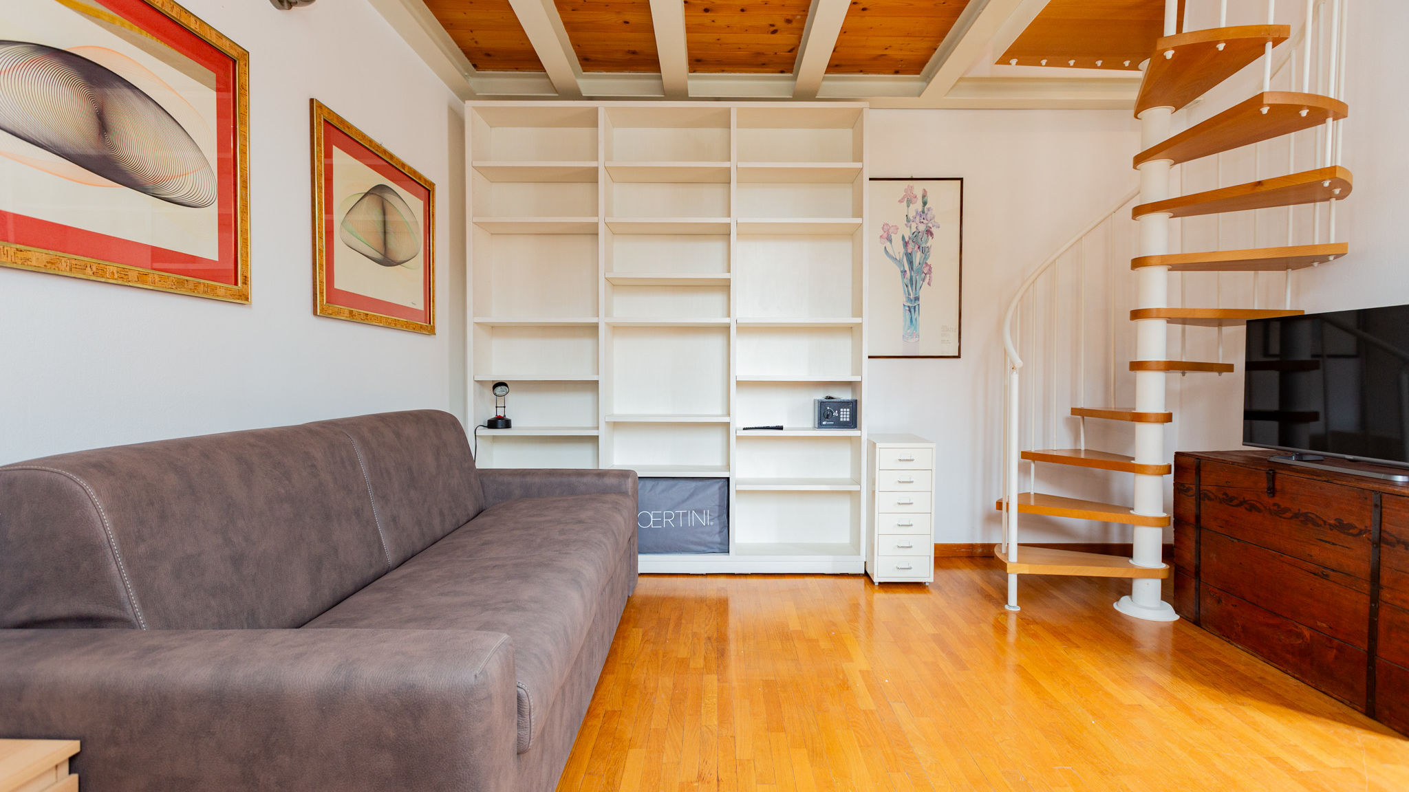 Italianway Milano INGEGNOLI1 Bright top floor apartment