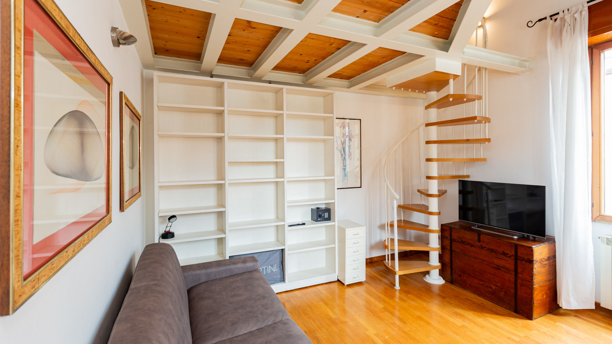 Italianway Milano INGEGNOLI1 Bright top floor apartment