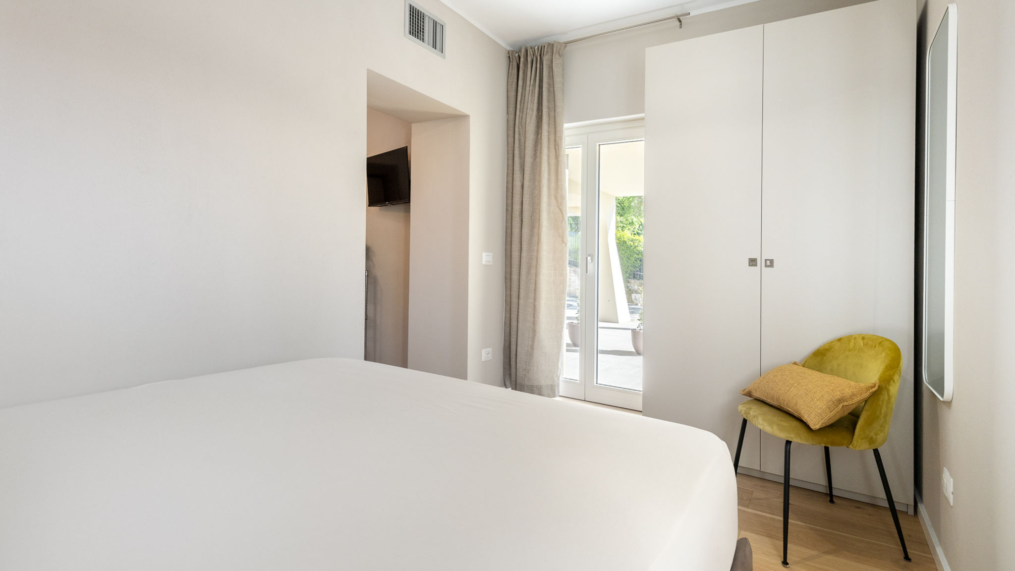 Italianway Alba Alba Palace Luxury Apartments - Yellow