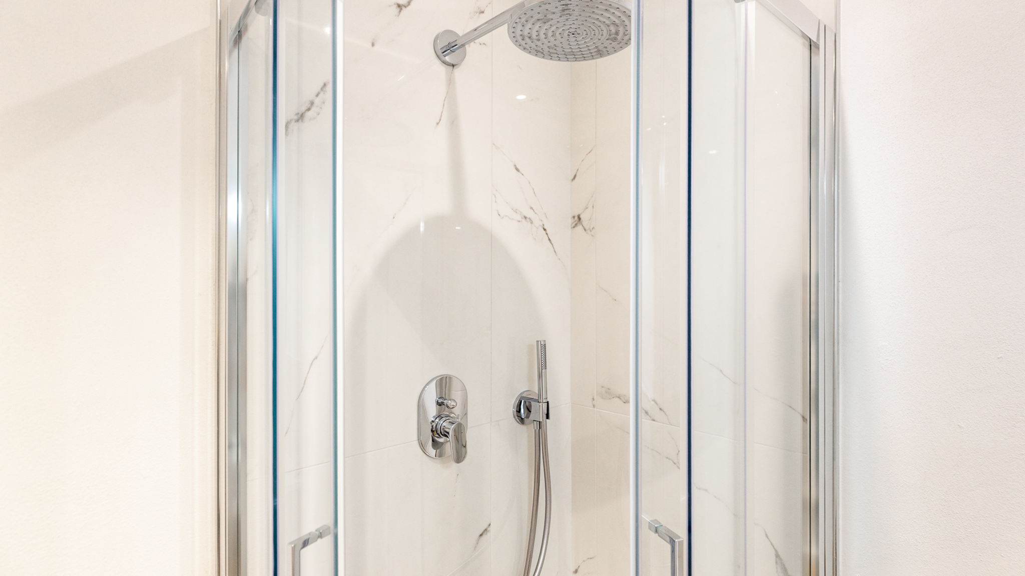 Italianway Alba Alba Palace Luxury Apartments - Yellow