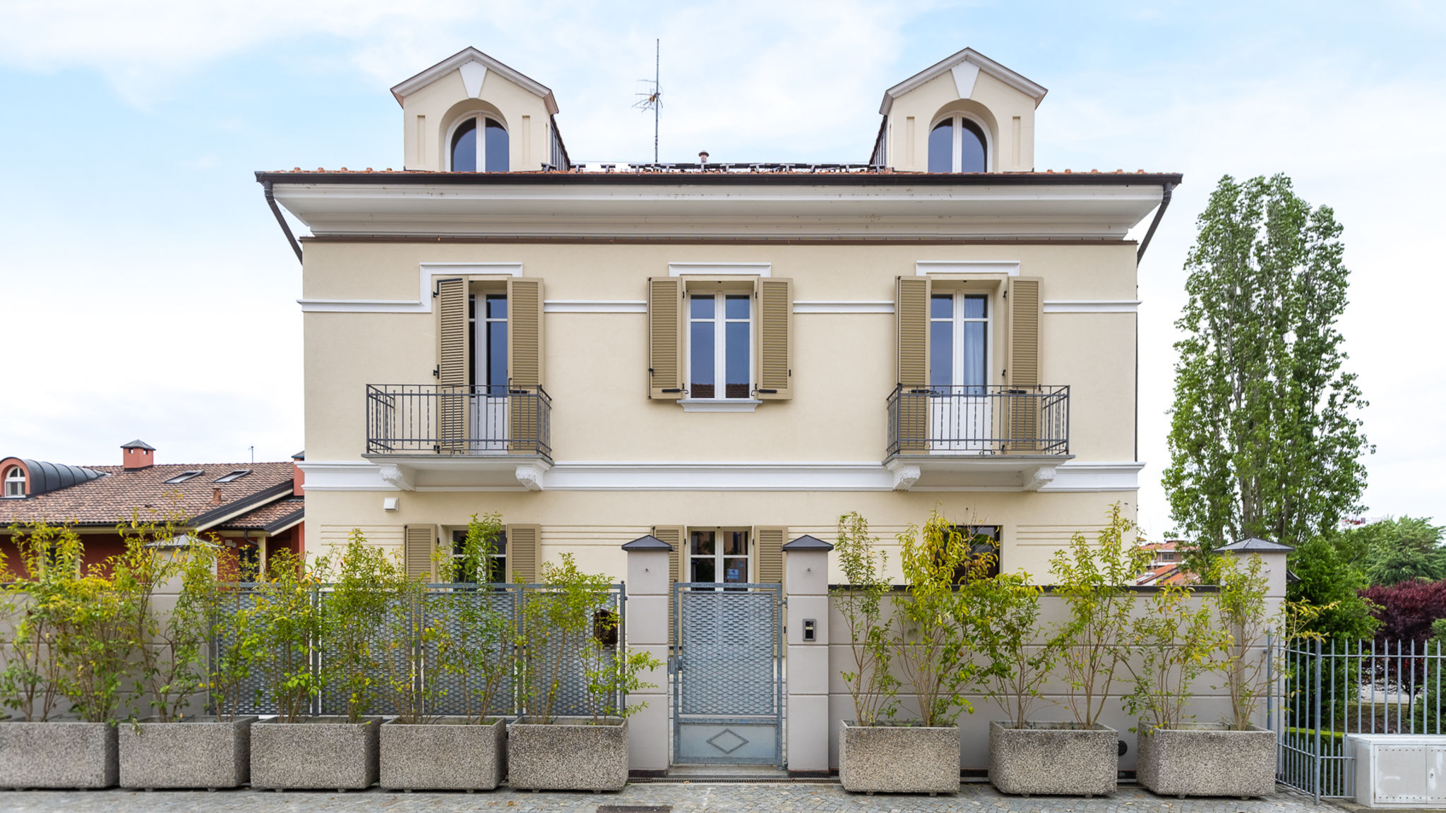 Italianway Alba Alba Palace Luxury Apartments - Yellow