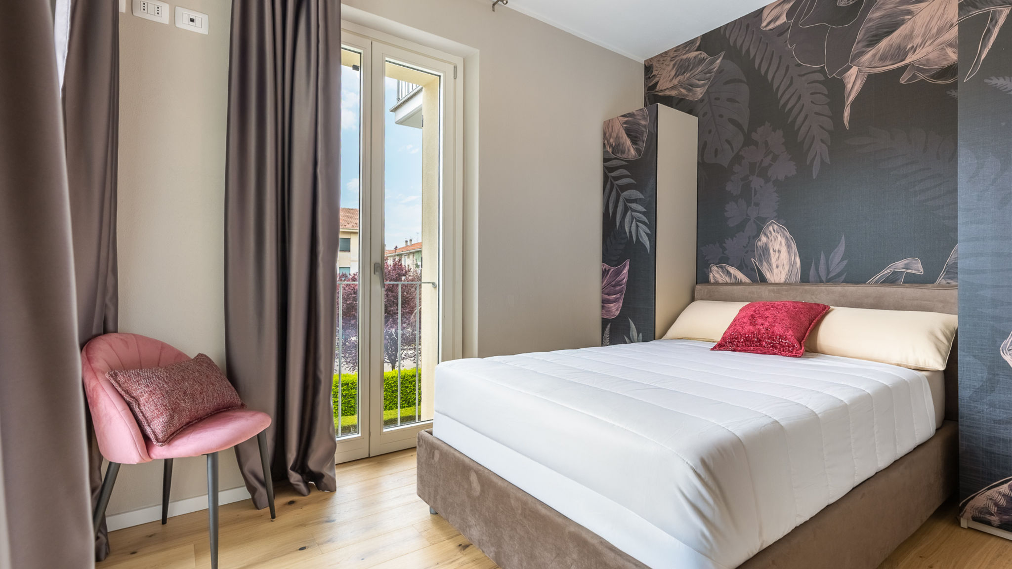 Italianway Alba Alba Palace Luxury Apartments - Red