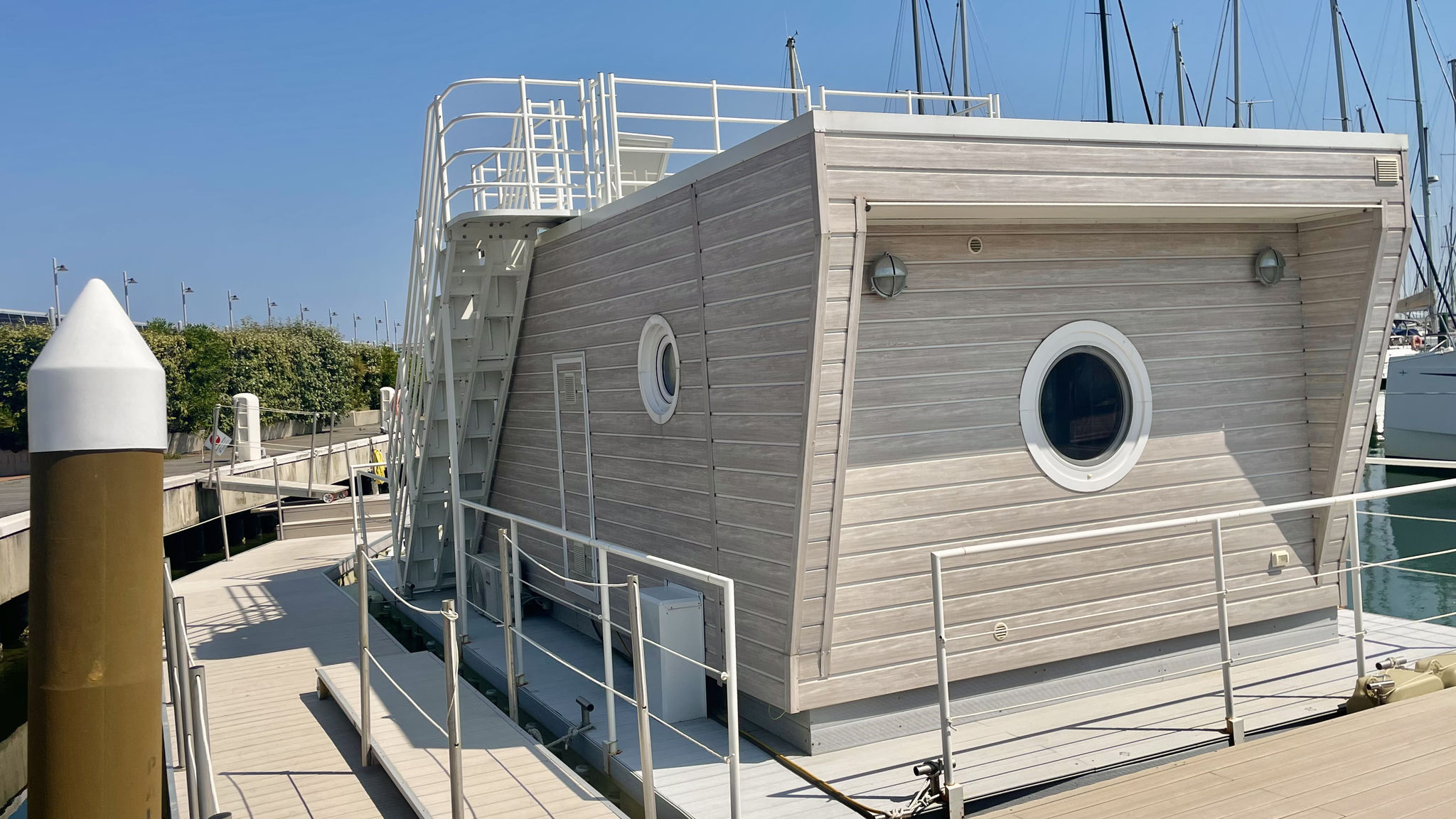 Italianway Rimini La Bussola - Nomastay House Boats