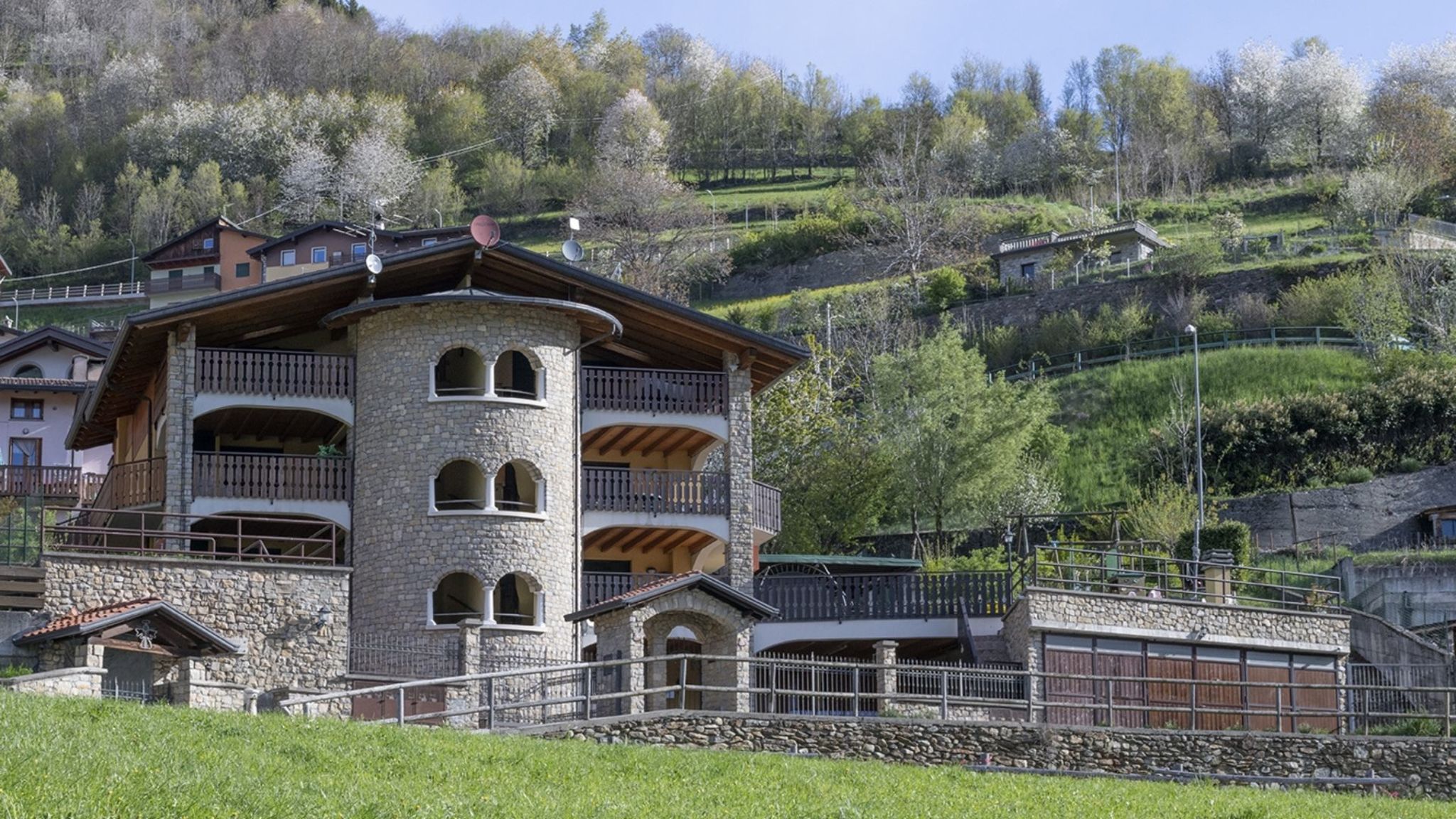 Italianway Monno Eden View