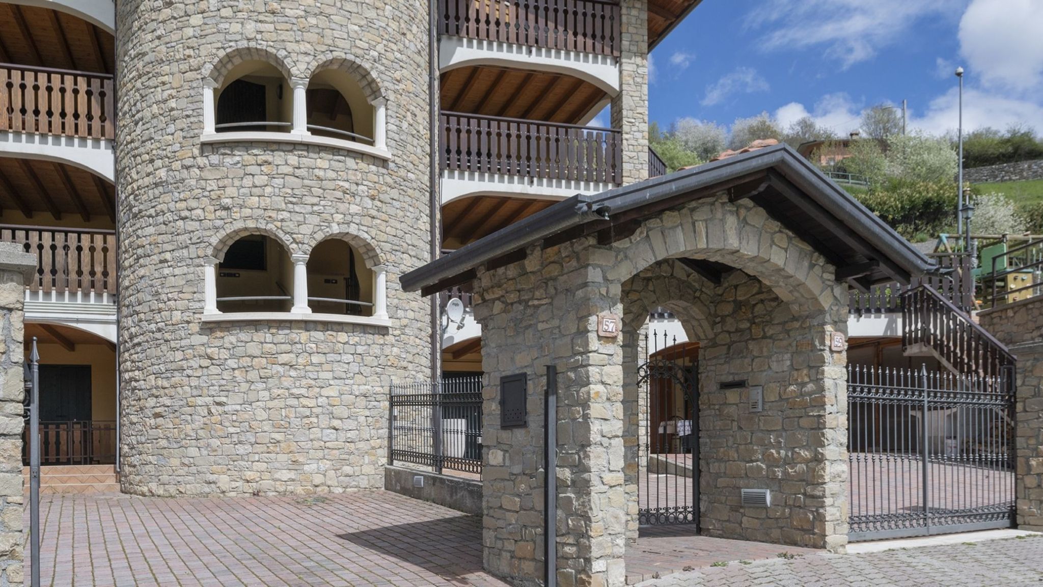 Italianway Monno Eden View