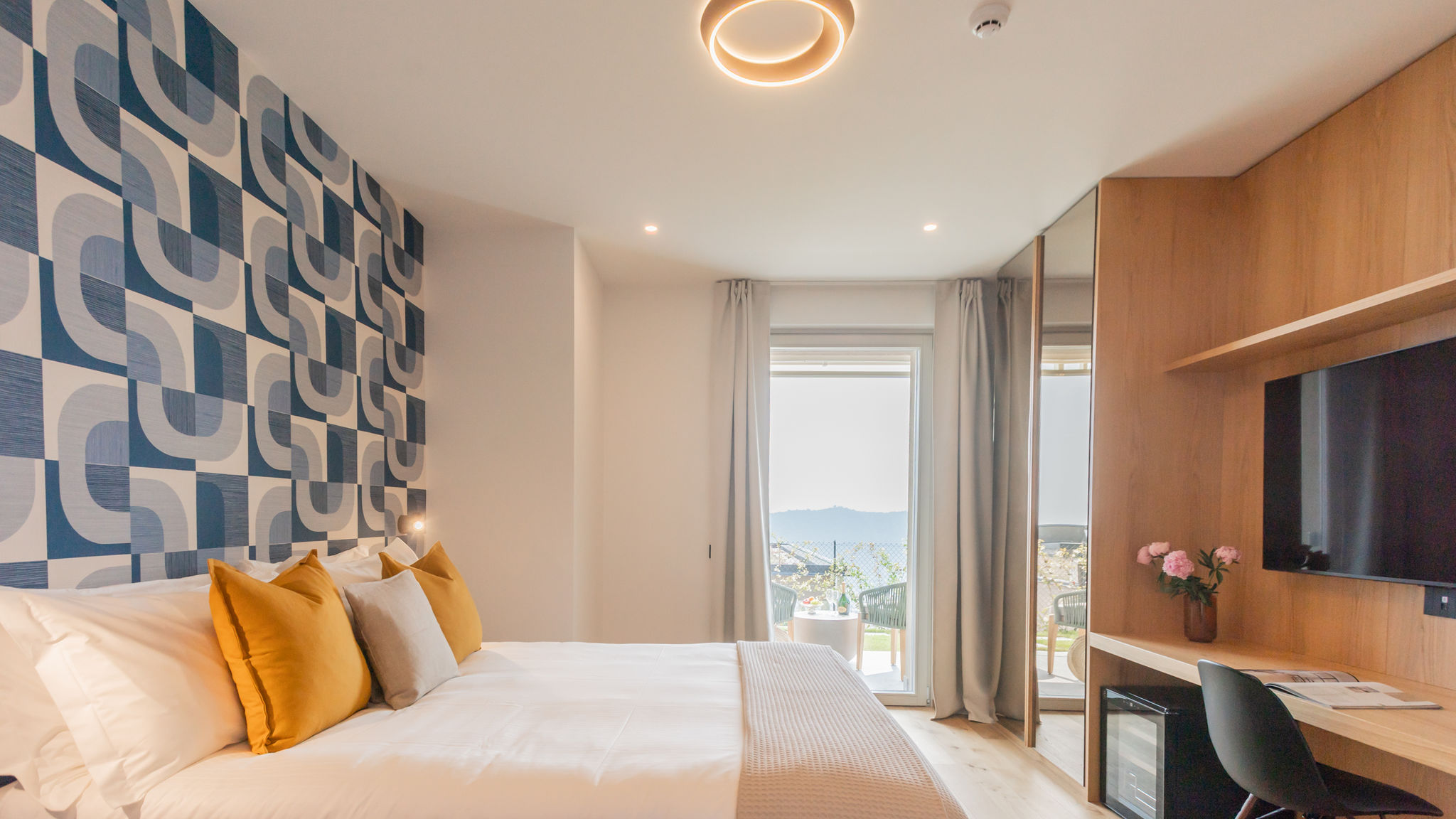 Italianway Como PureViewLuxury-Andromeda breakfast&pool AdultsOnly