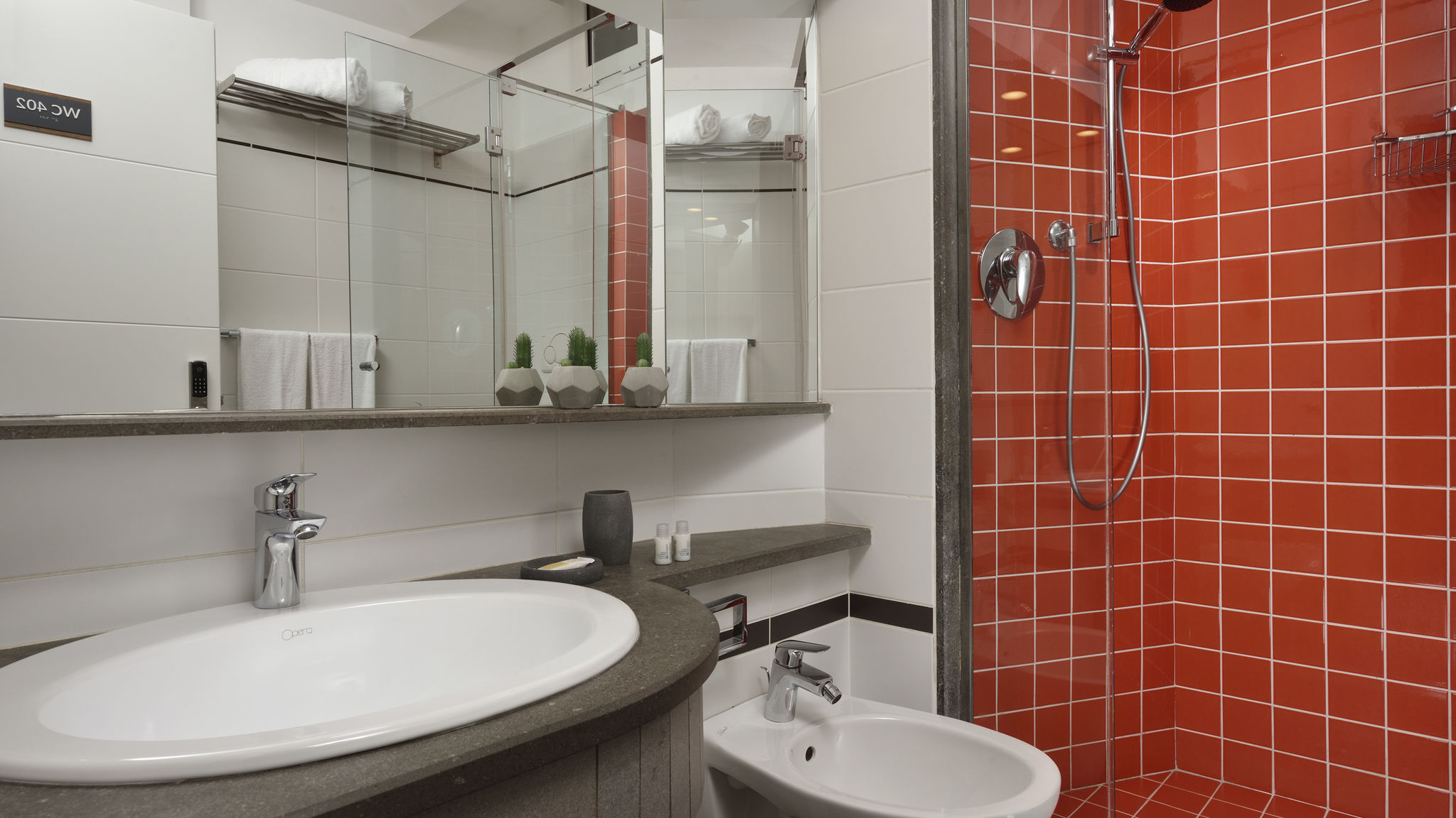 Italianway Roma Colosseo Panorama room  402  bagno esterno
