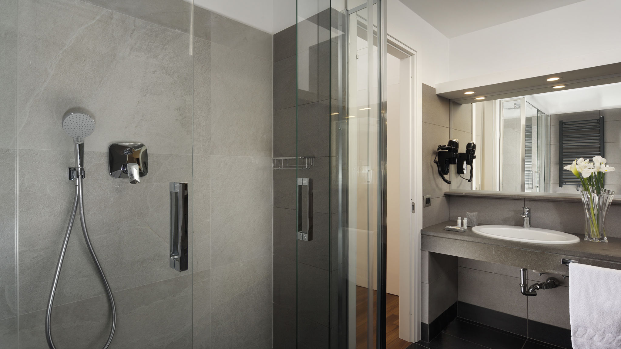 Italianway Roma Colosseo Panorama room  402  bagno esterno