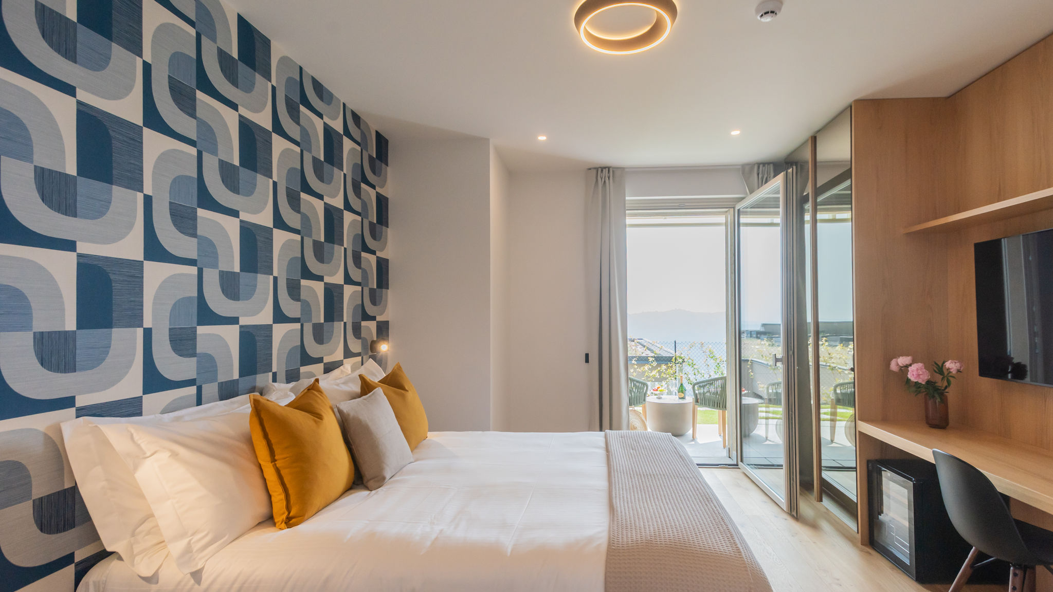 Italianway Como PureView Luxury Suites - Ground Floor with breakfast & pool 