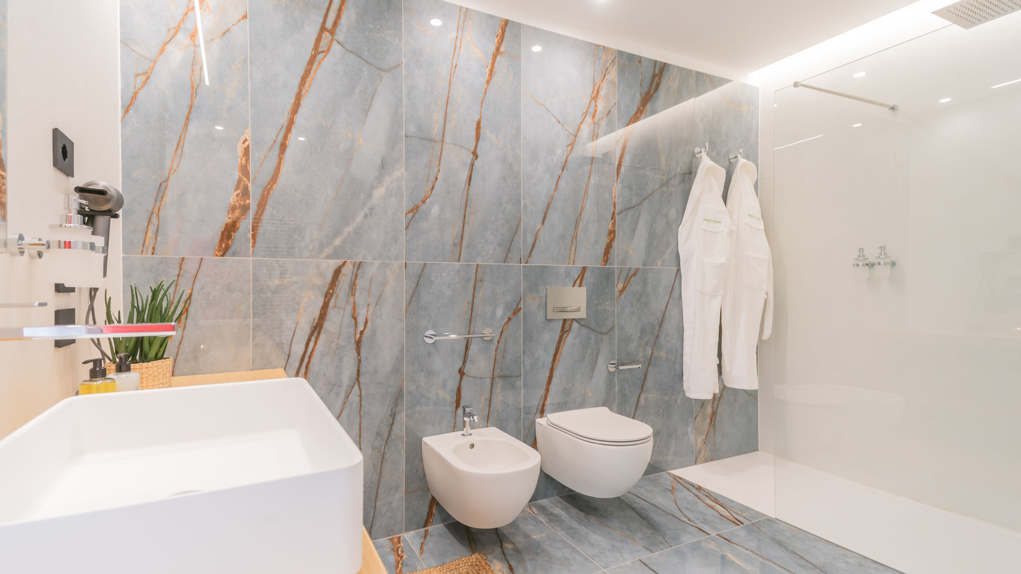 Italianway Como PureView Luxury Suites - Ground Floor with breakfast & pool 