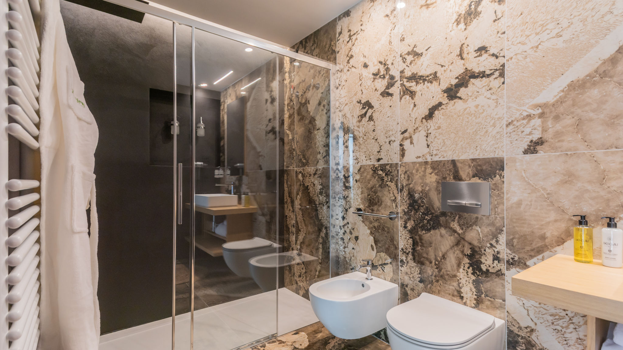Italianway Como PureView Luxury Suites - Ground Floor with breakfast & pool 