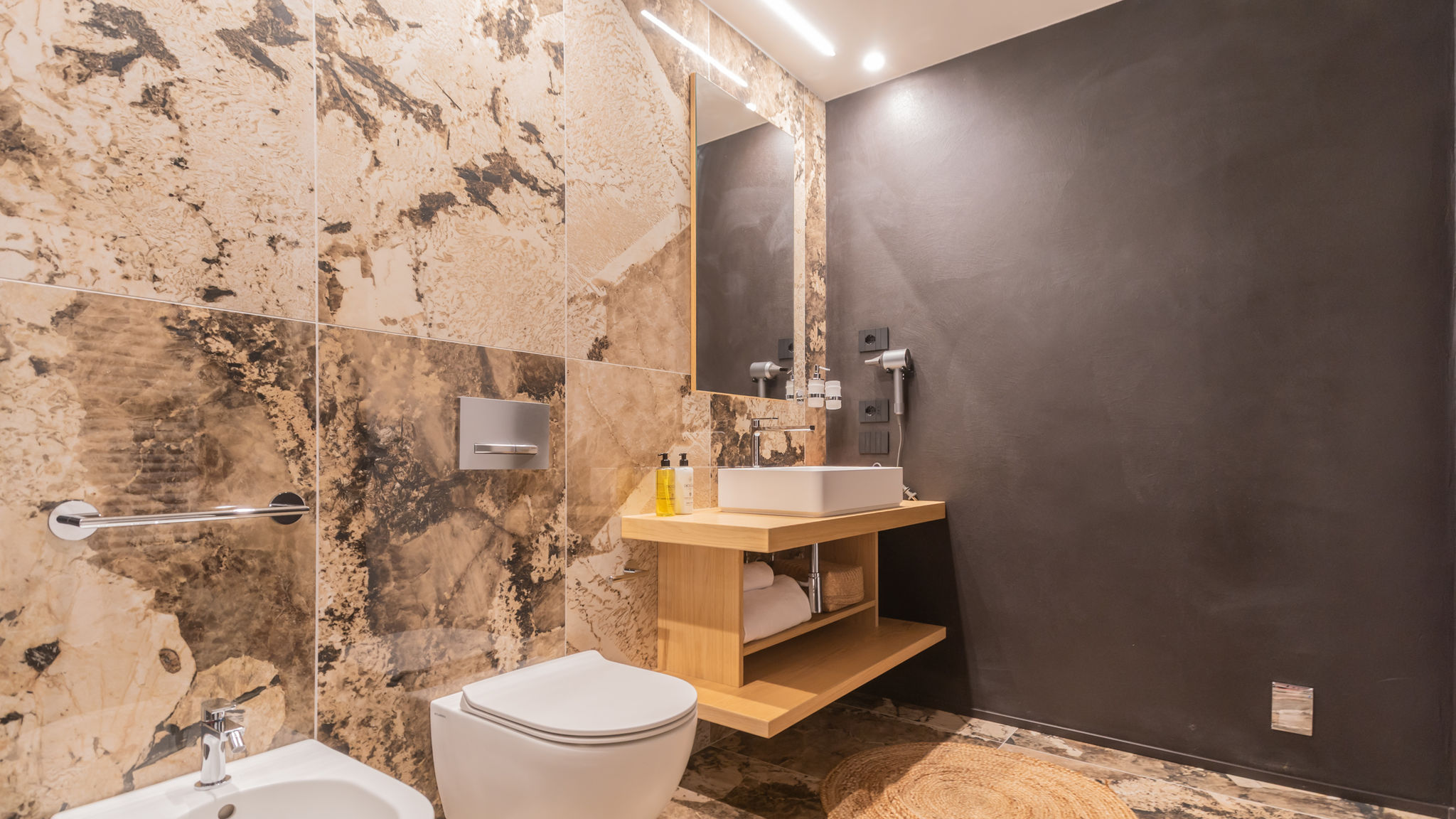Italianway Como PureView Luxury Suites - Ground Floor with breakfast & pool 