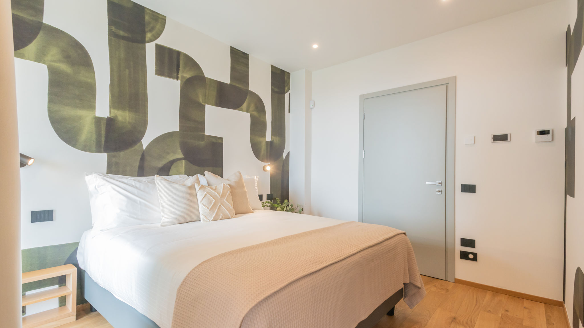 Italianway Como PureView Luxury Suites - Ground Floor with breakfast & pool 