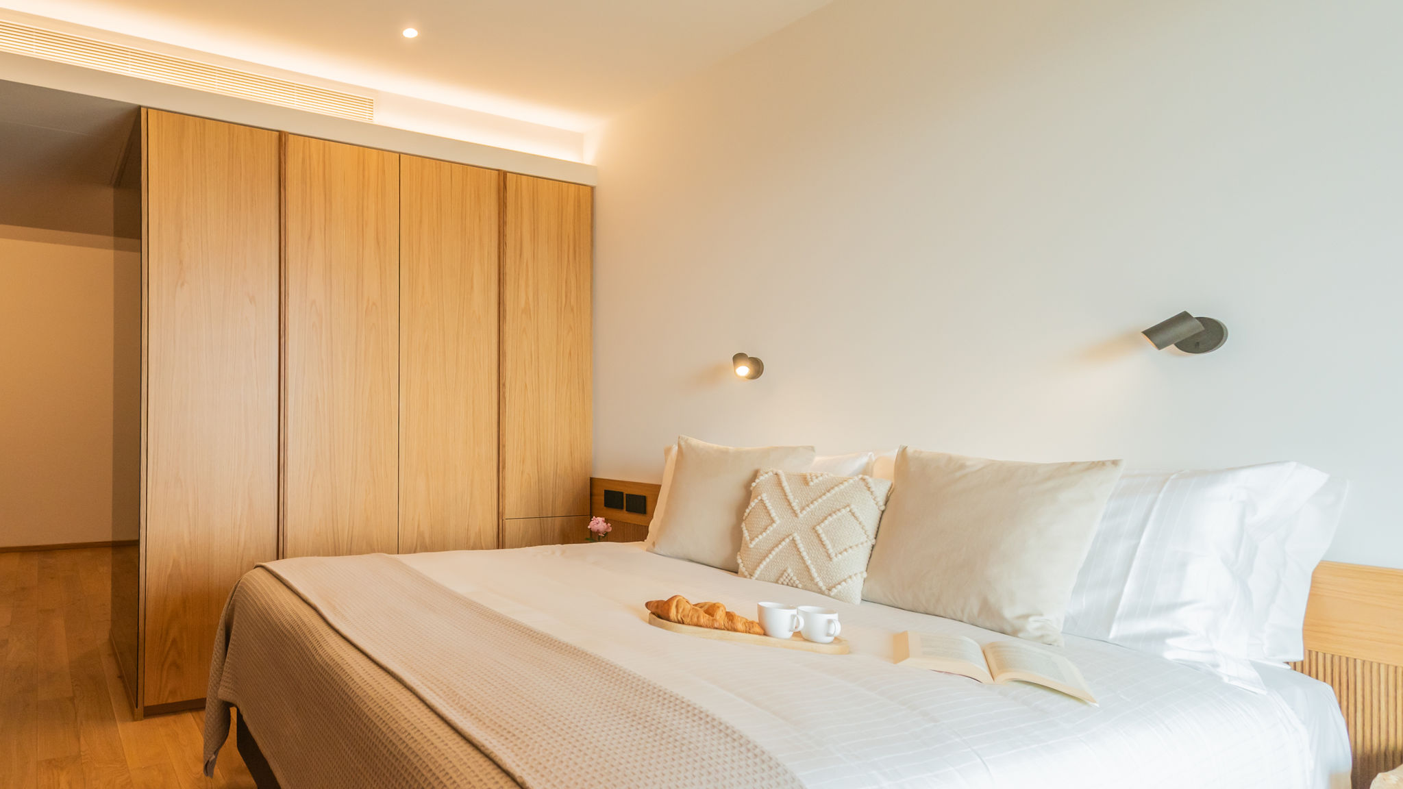 Italianway Como PureView Luxury Suites - Ground Floor with breakfast & pool 