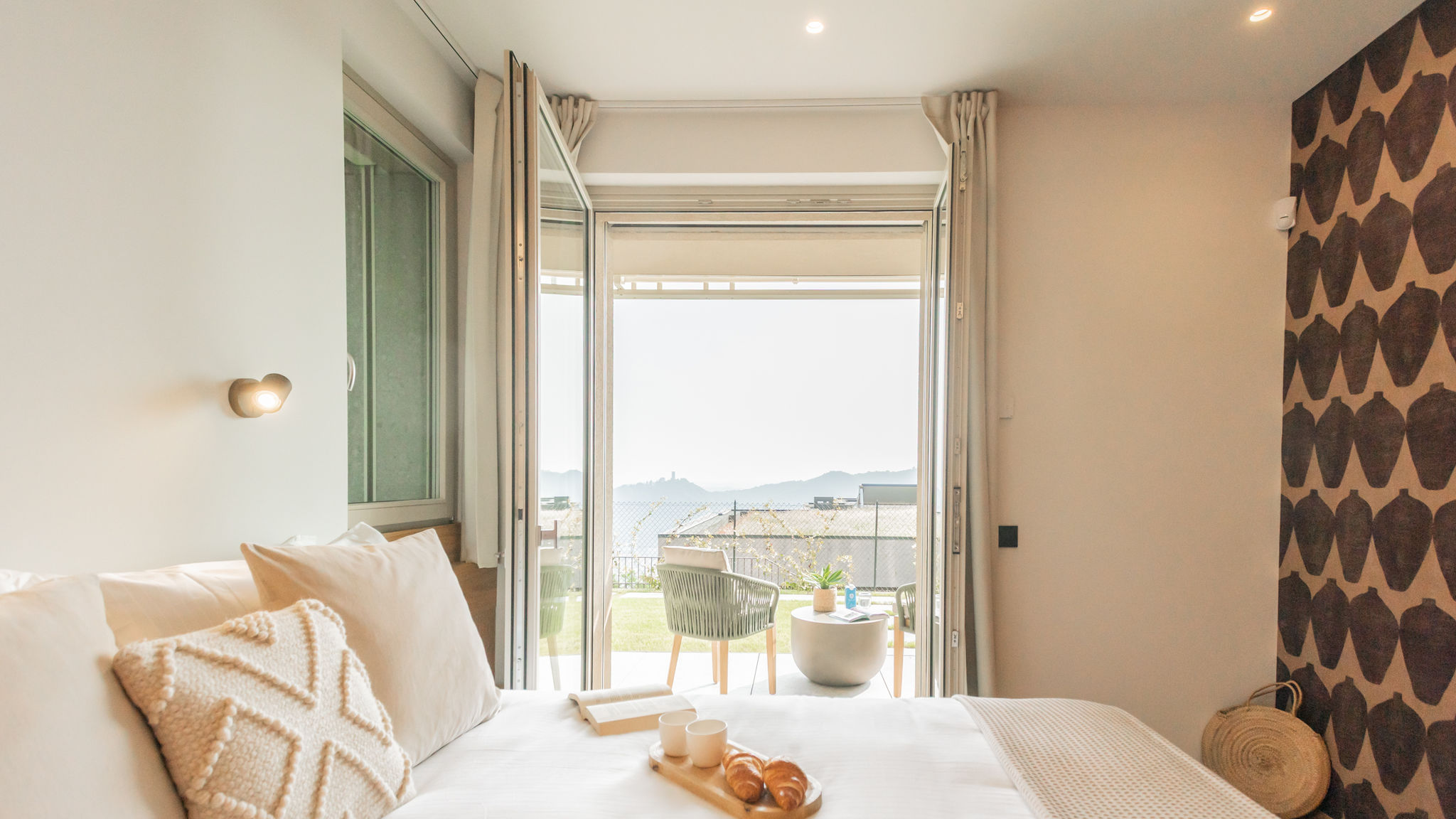 Italianway Como PureView Luxury Suites - Ground Floor with breakfast & pool 