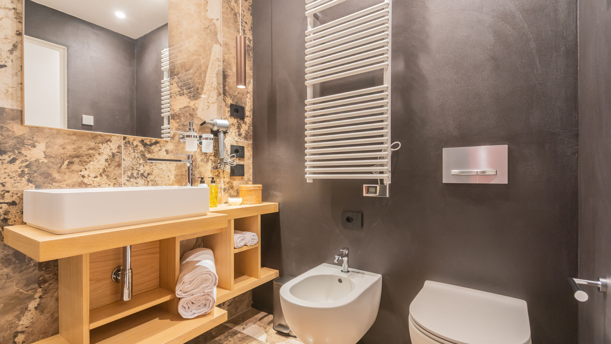 Italianway Como PureView Luxury Suites - Ground Floor with breakfast & pool 