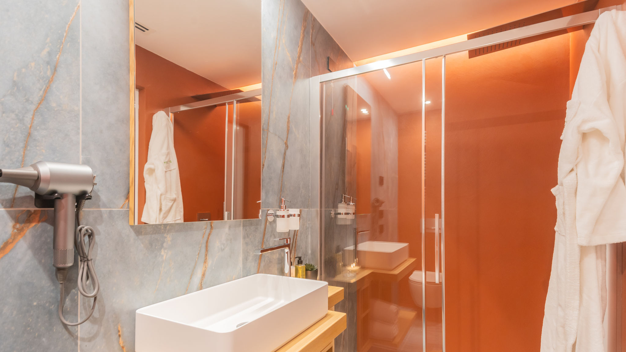 Italianway Como PureView Luxury Suites - First Floor with breakfast & pool 