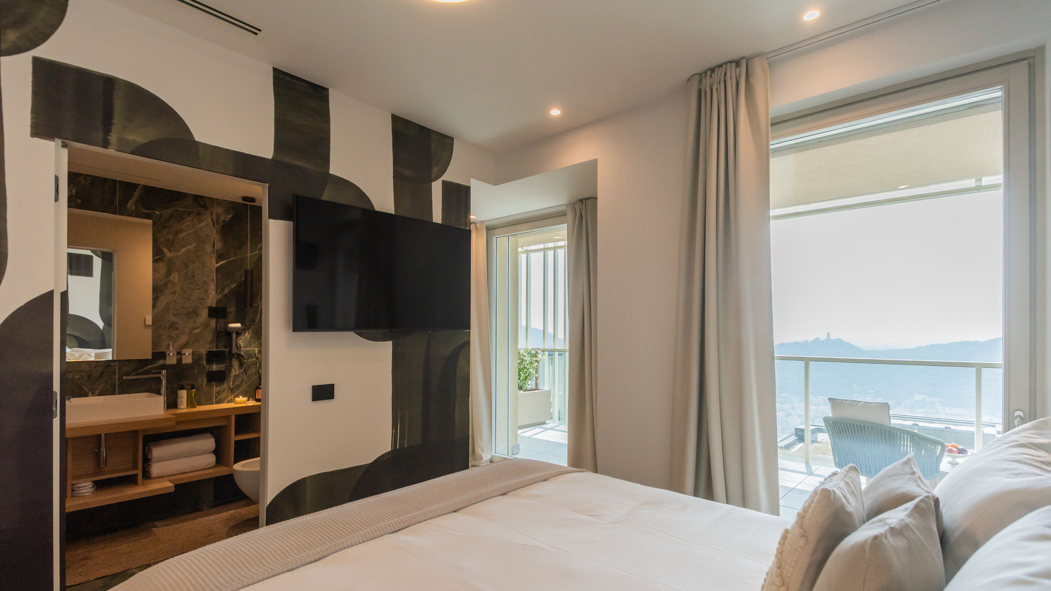 Italianway Como PureView Luxury Suites - First Floor with breakfast & pool 