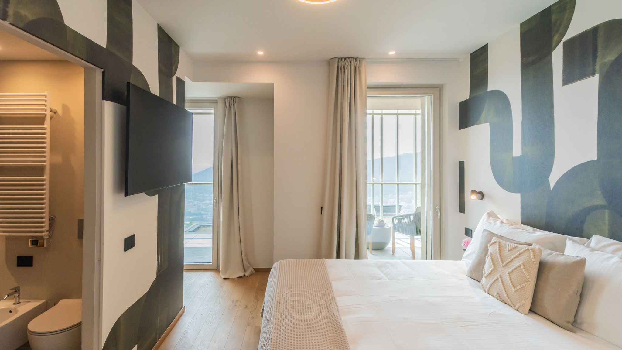 Italianway Como PureView Luxury Suites - First Floor with breakfast & pool 