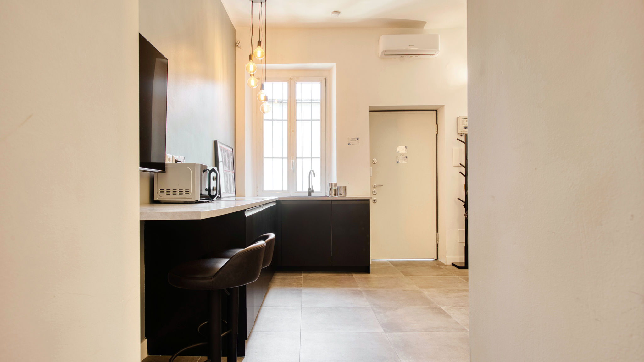 Italianway Milano 15min to Duomo, Modern 1 Bedrm Flat A/C, 5G WiFi