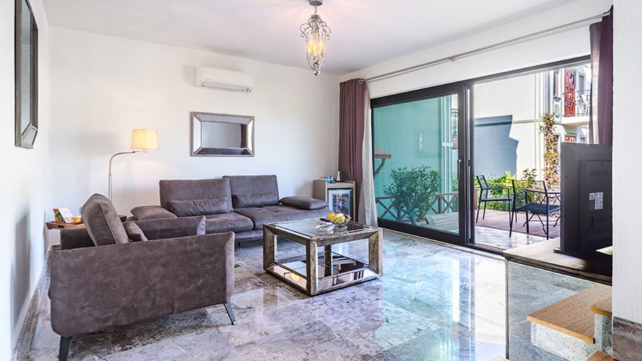 New Regency Deluxe Suite Nar