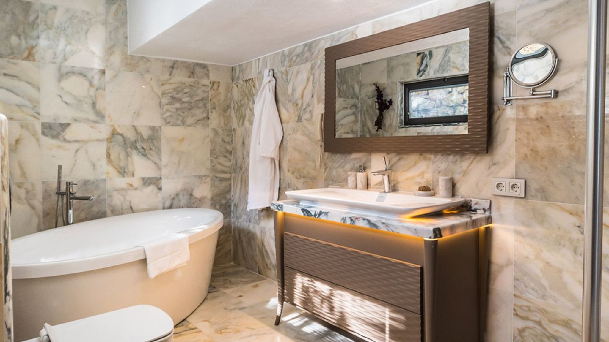 New Regency Deluxe Suite Nar