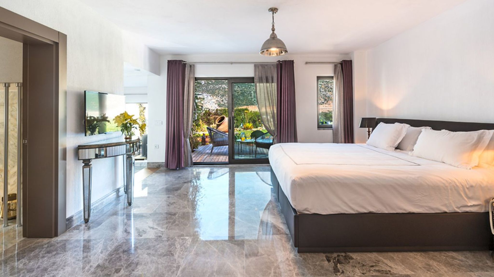 New Regency Deluxe Suite Nar
