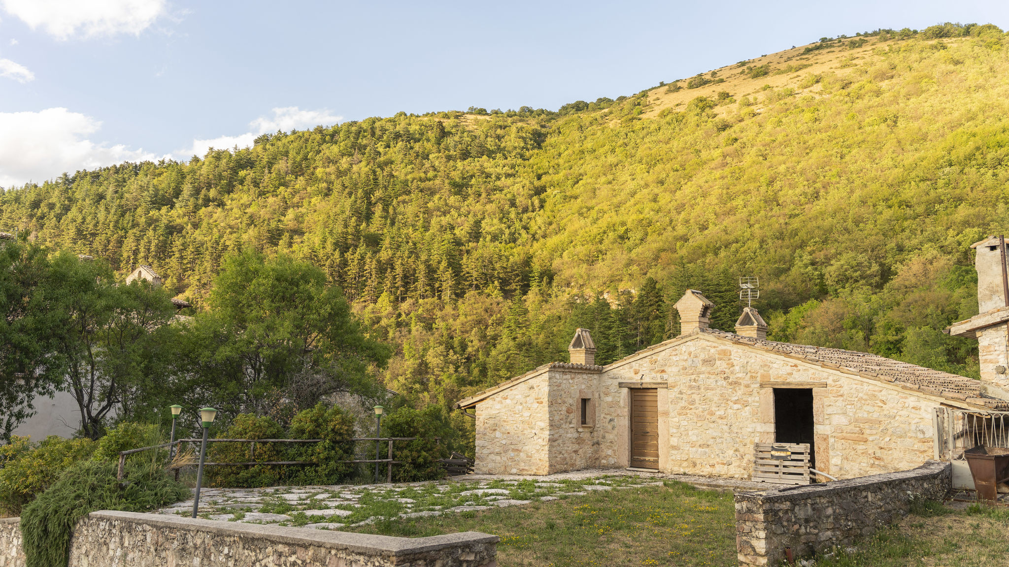 Italianway Campello sul Clitunno Ospitaci Casa Piccolo Borgo