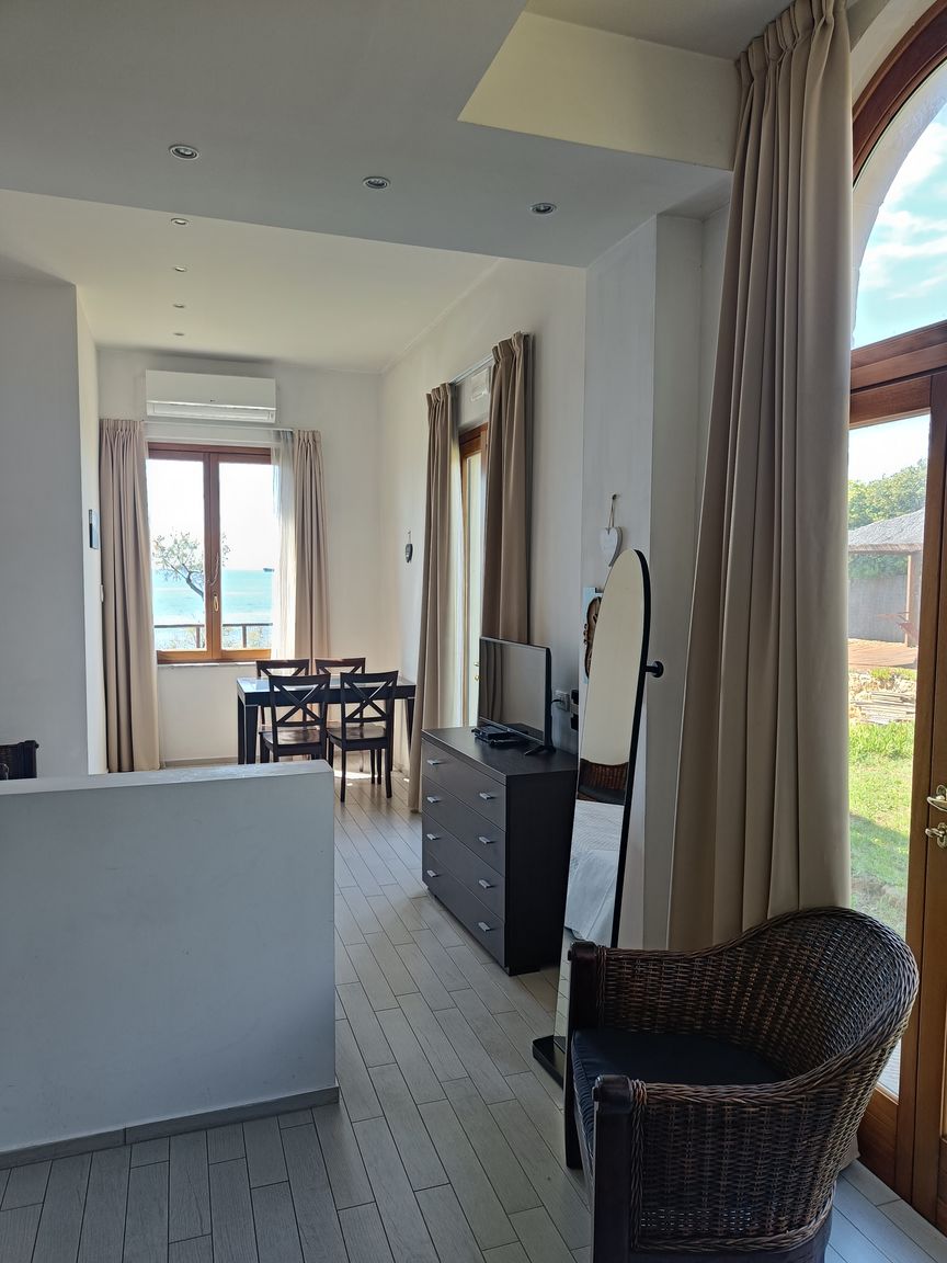 Italianway Livorno Risveglio guardando il mare