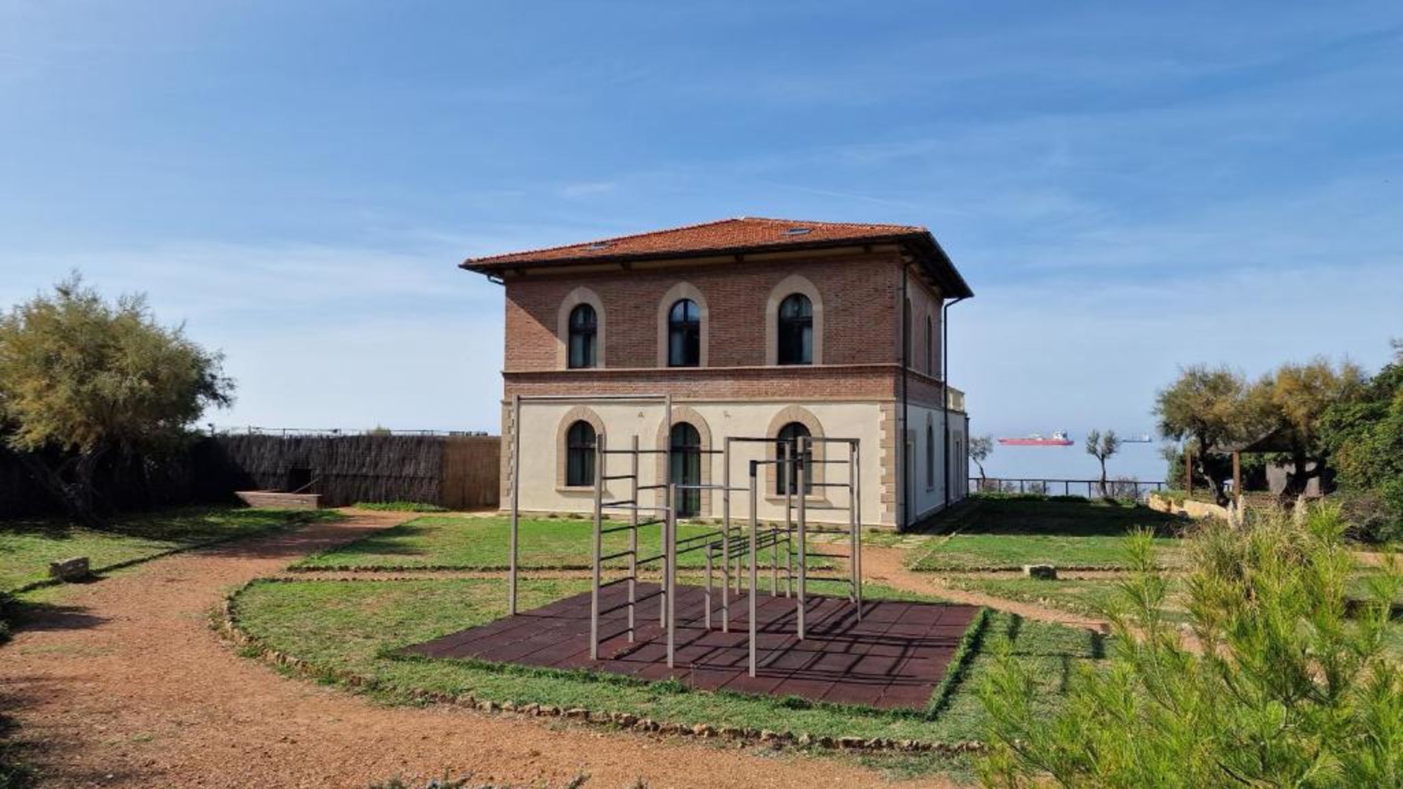 Italianway Livorno Risveglio guardando il mare