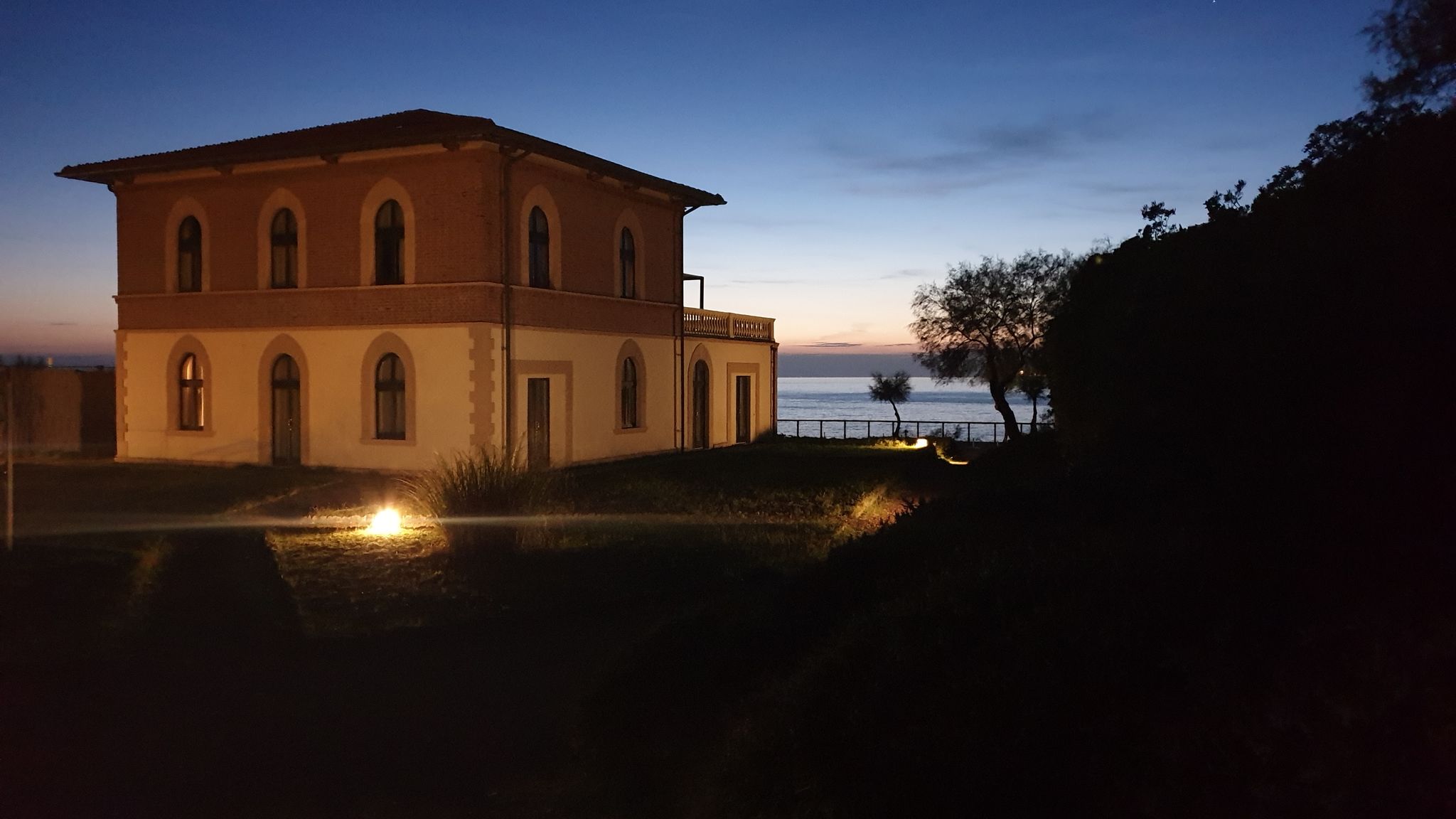 Italianway Livorno Risveglio guardando il mare