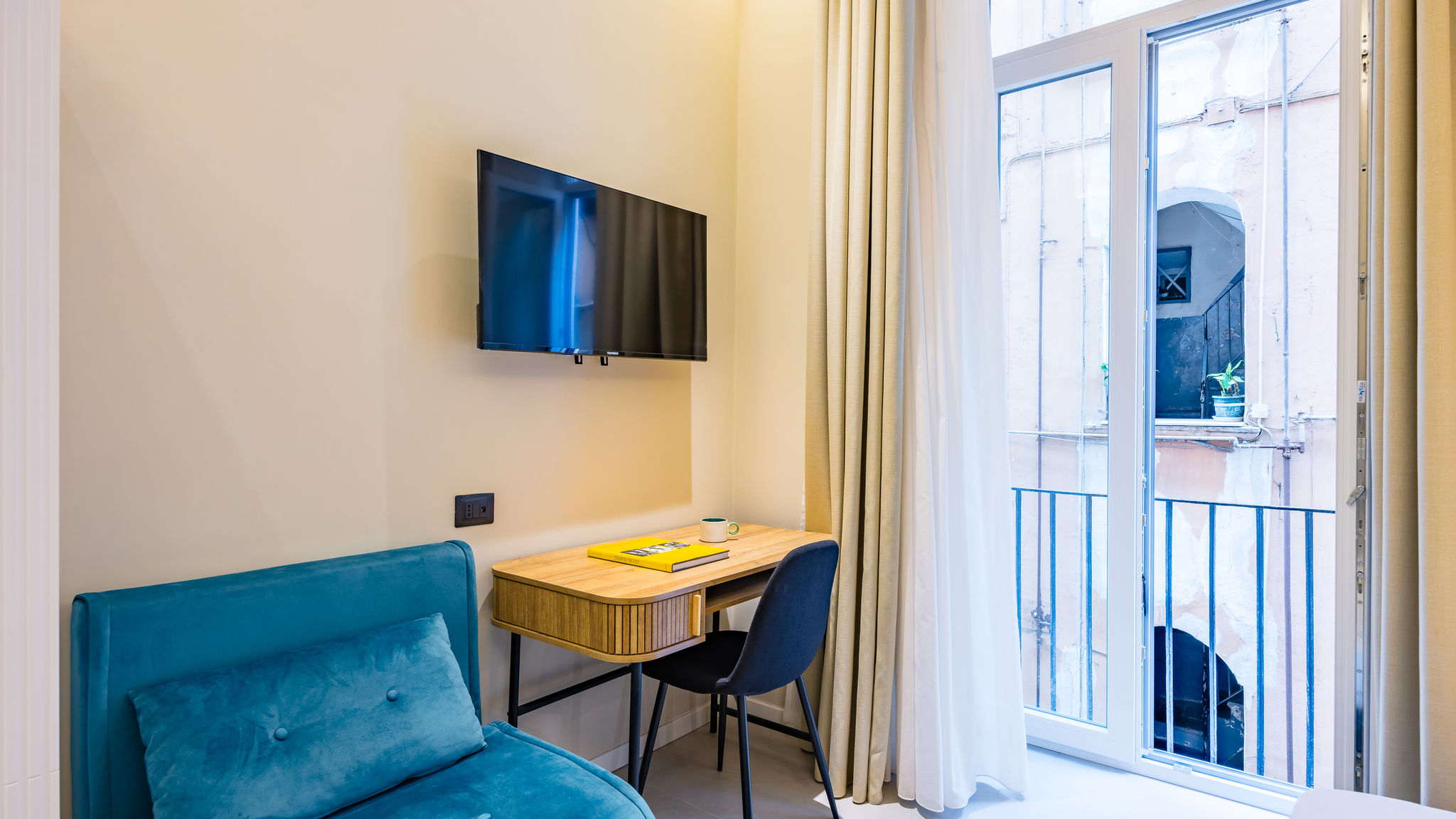 Italianway Napoli Modern Spacious Apartment in the Heart of Naples 