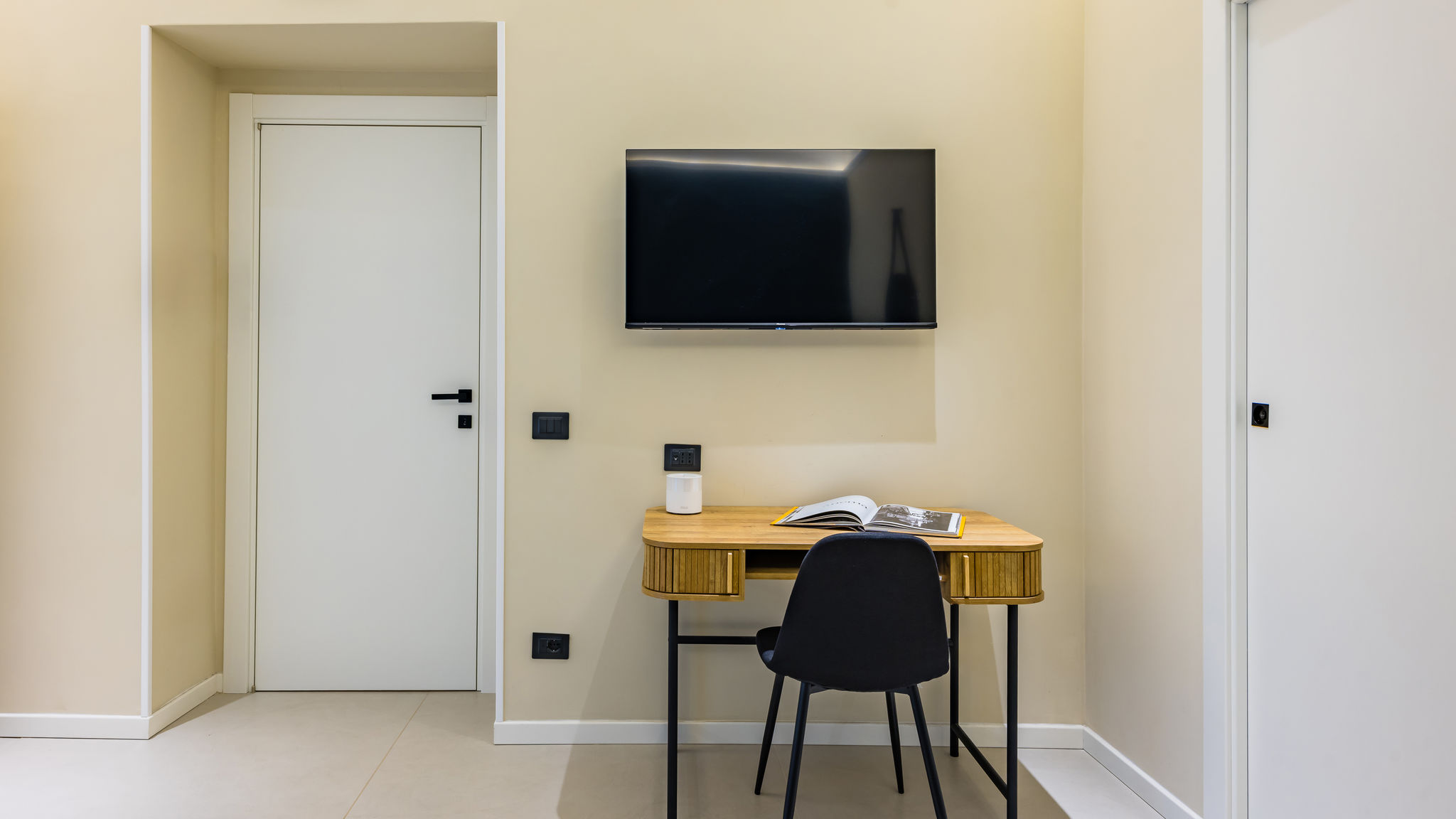 Italianway Napoli Modern Spacious Apartment in the Heart of Naples 
