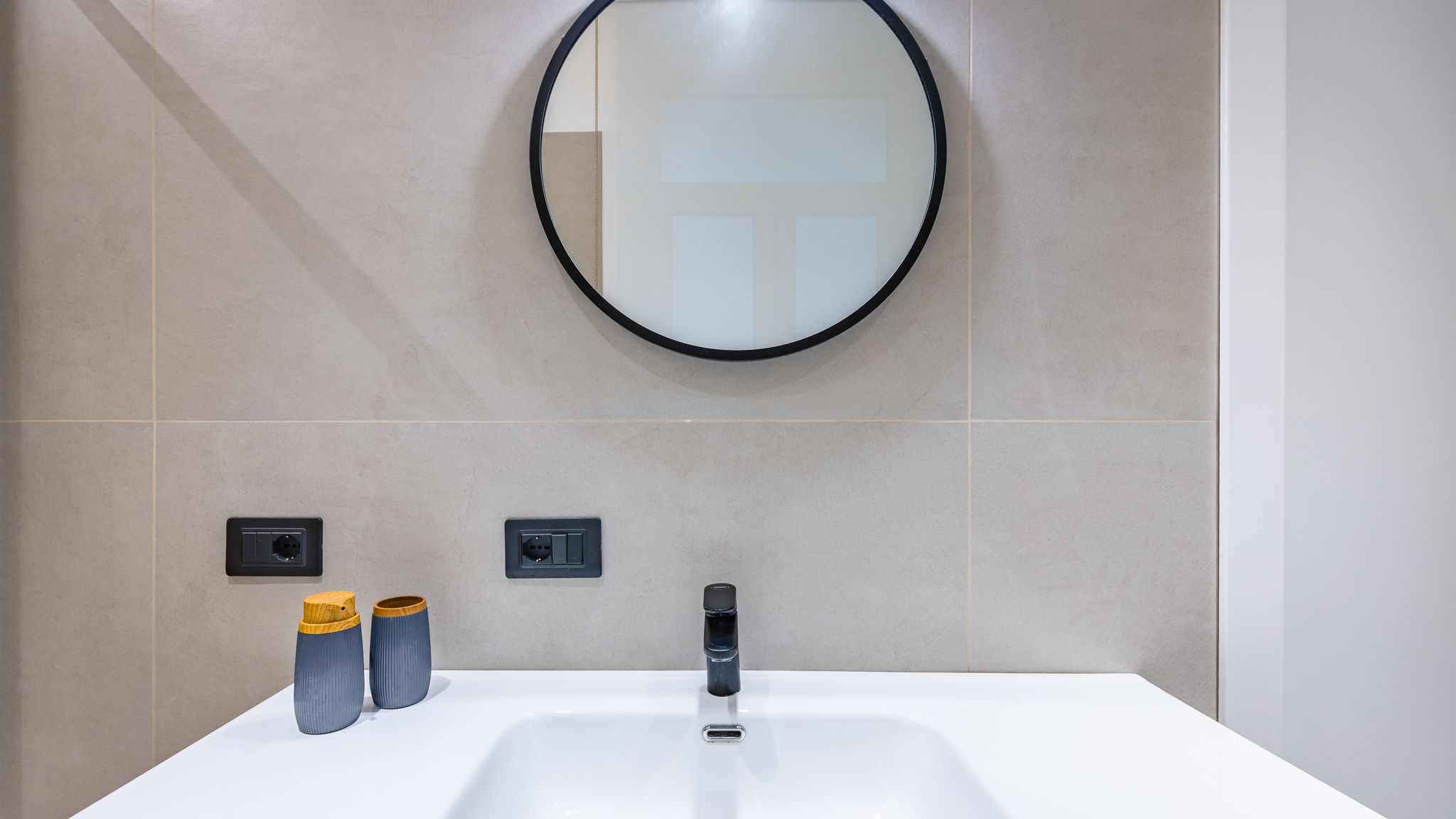Italianway Napoli Modern Spacious Apartment in the Heart of Naples 