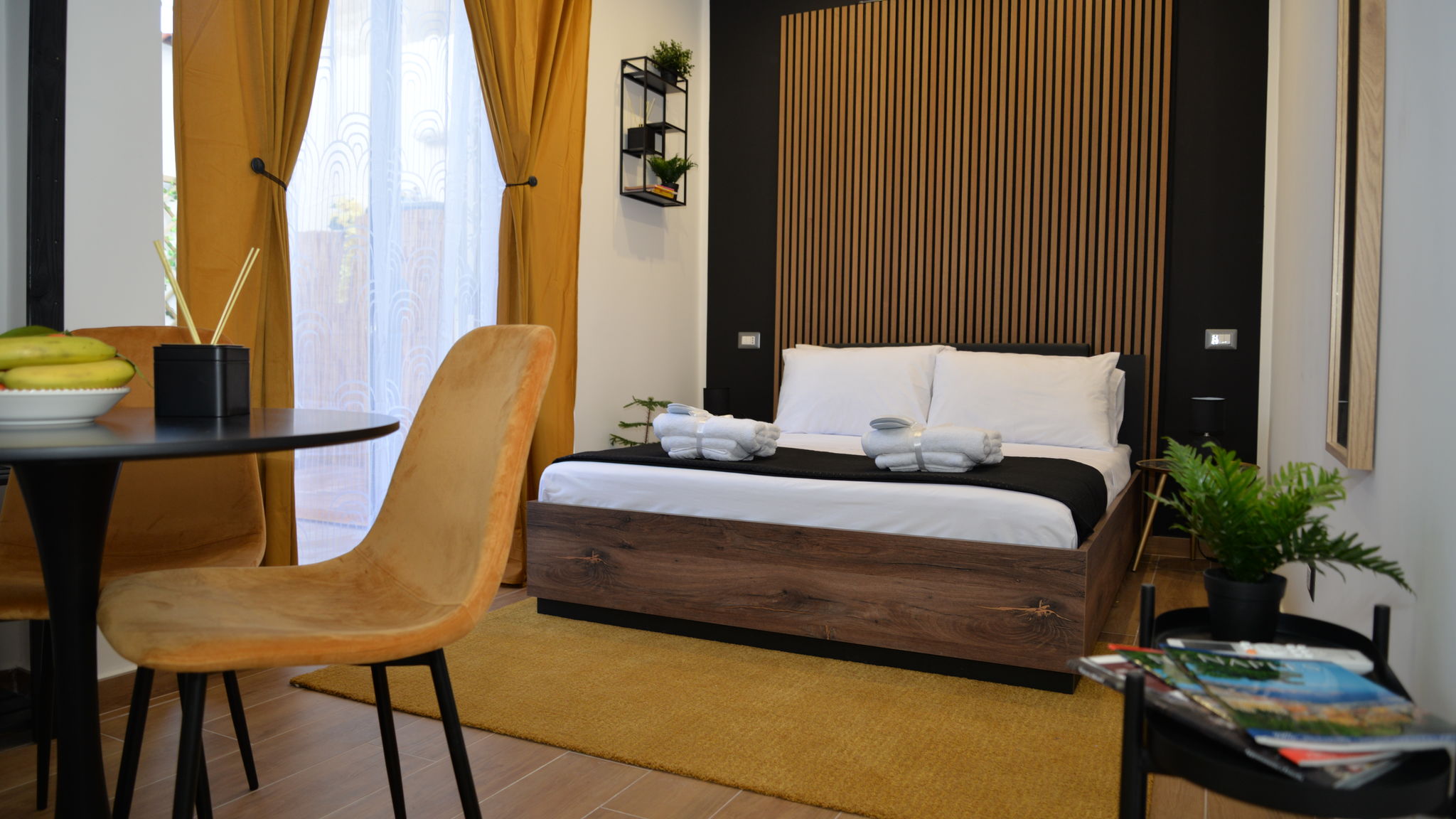 Italianway Napoli Matrimoniale con Terrazza - Blackwoody