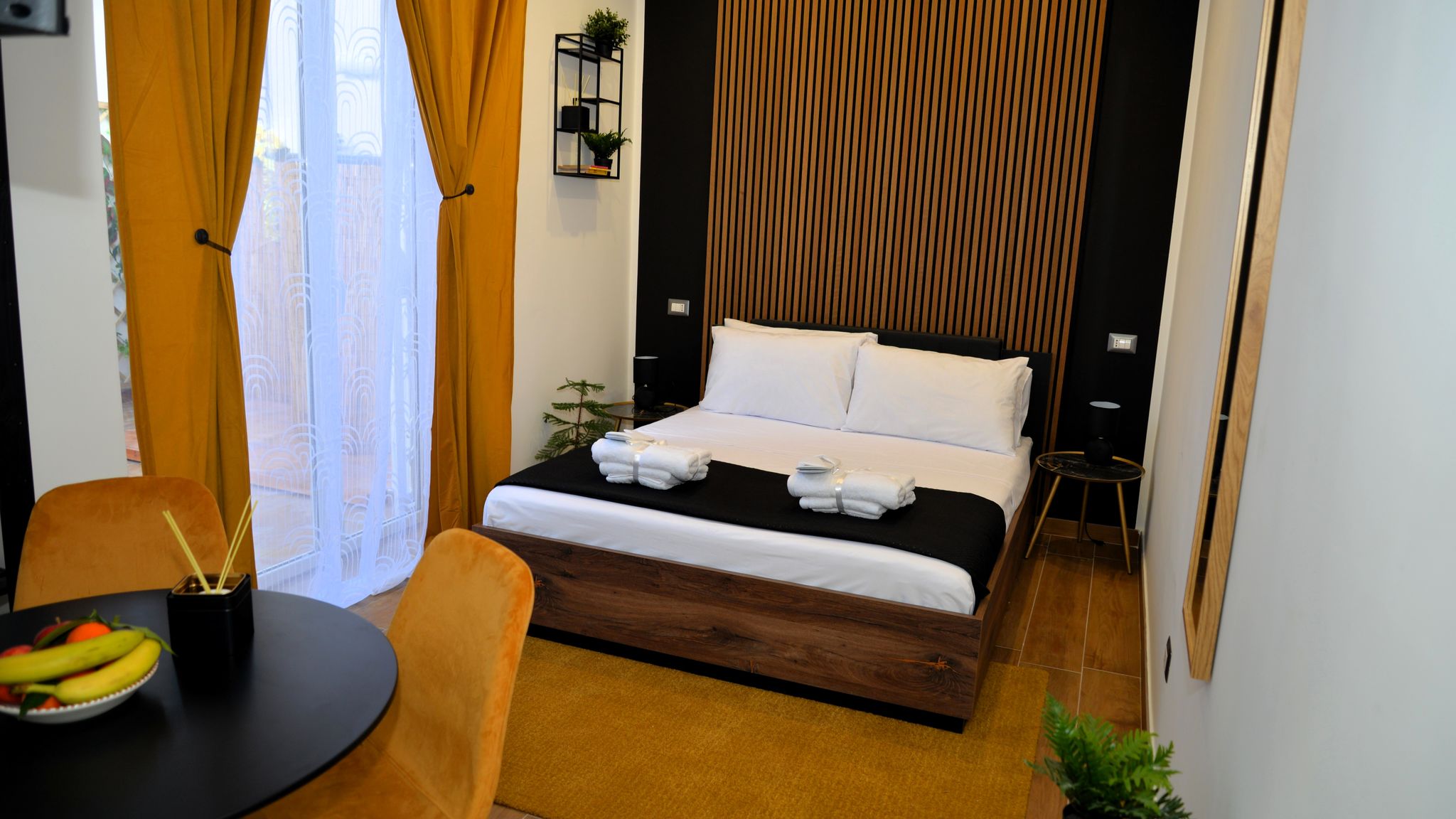 Italianway Napoli Matrimoniale con Terrazza - Blackwoody