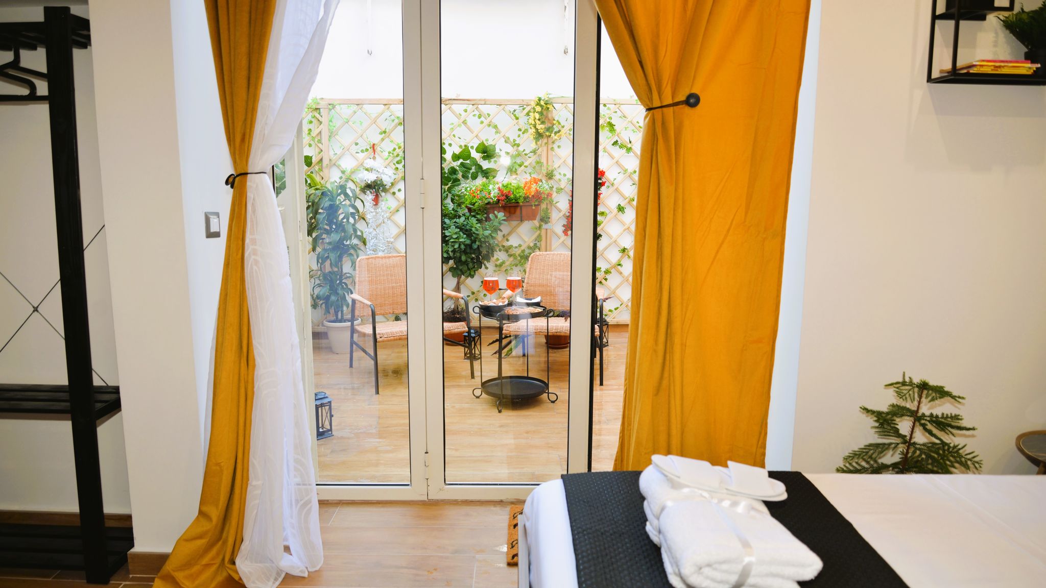Italianway Napoli Matrimoniale con Terrazza - Blackwoody