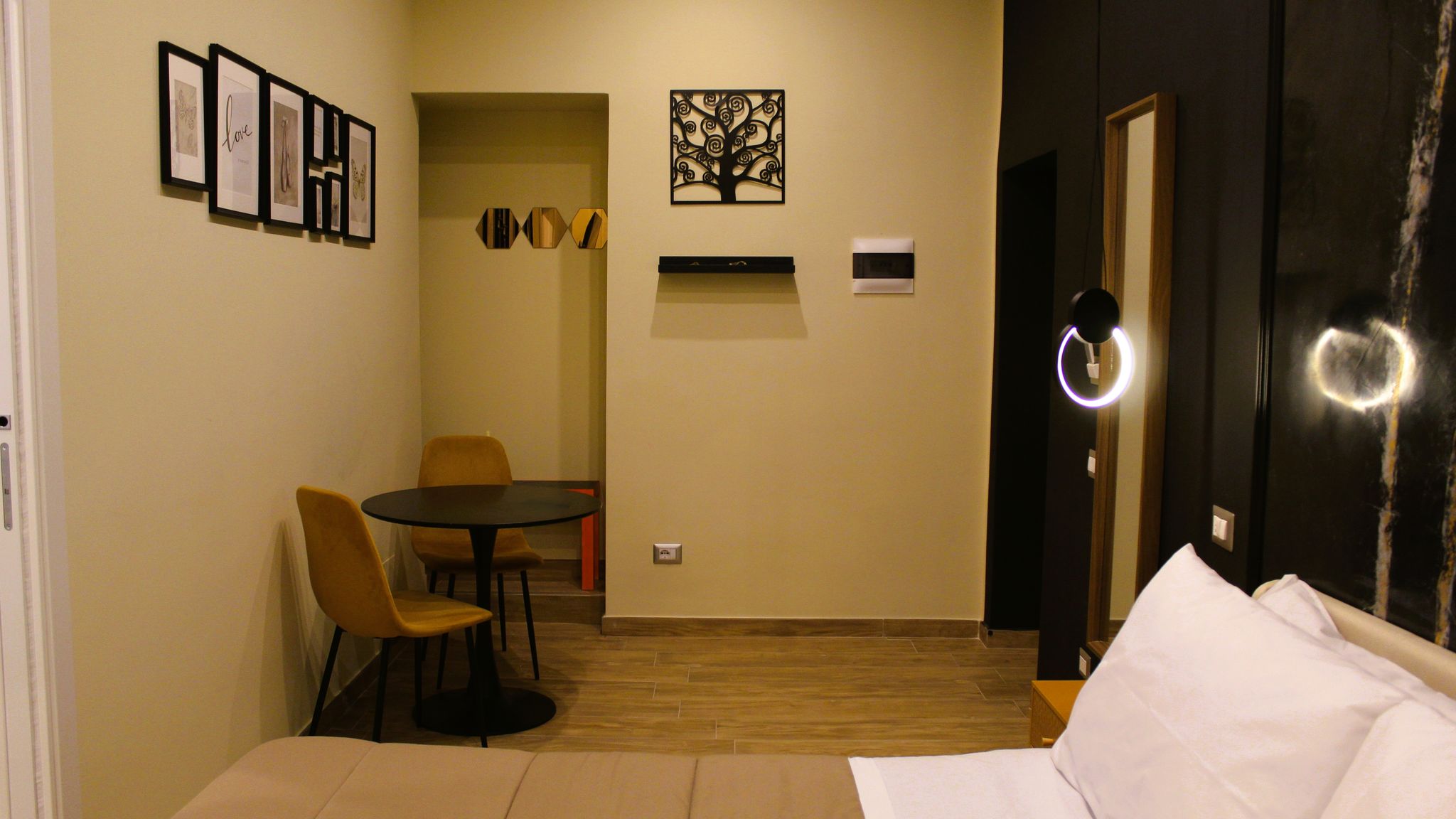 Italianway Napoli Camera Quadrupla con bagno - Blackwoody Toledo